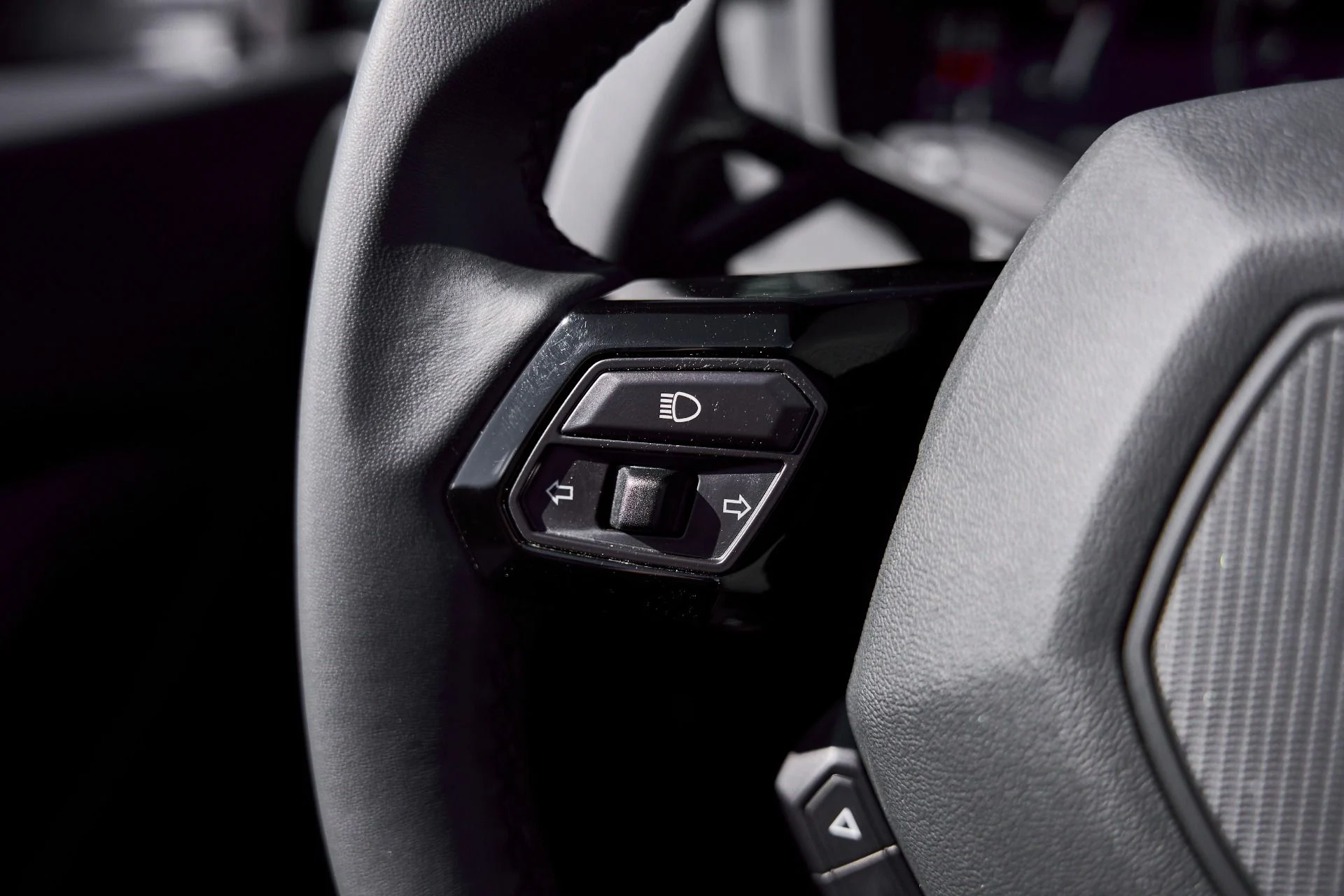 mph051_367944951_Used_2024_Lamborghini_Huracan_EVO_Base_1771467069_2b32725027