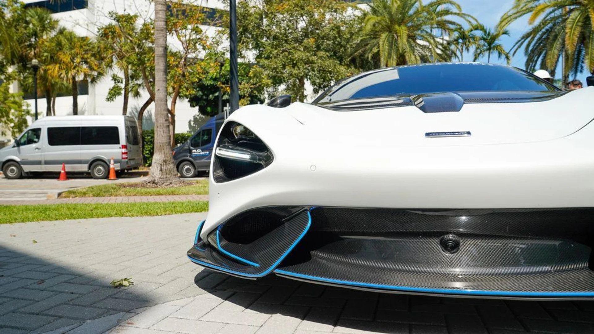mph051_3686347524_used_2021_mclaren_765lt_coupe_14354_22828181_52_1024_2b2ce569c8