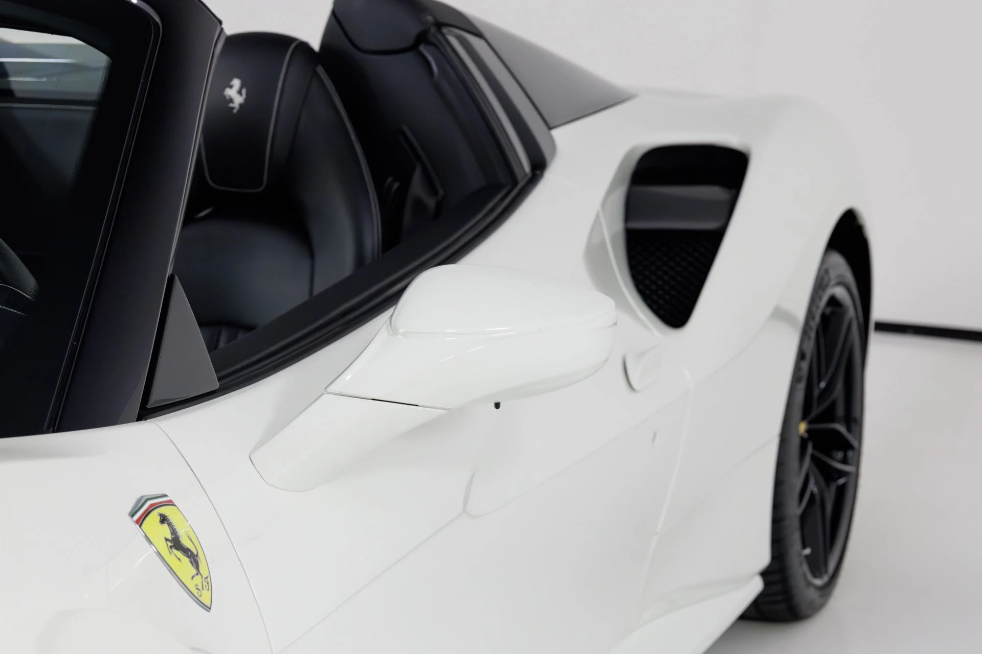 mph051_3687194303_Used_2018_Ferrari_488_Spider_1768934445_f13e42c72f