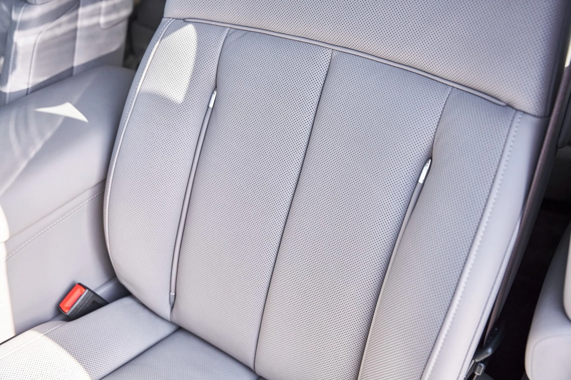 mph051_3693695783_Used_2025_Rolls_Royce_Phantom_Base_1769480963_603d9f50d6