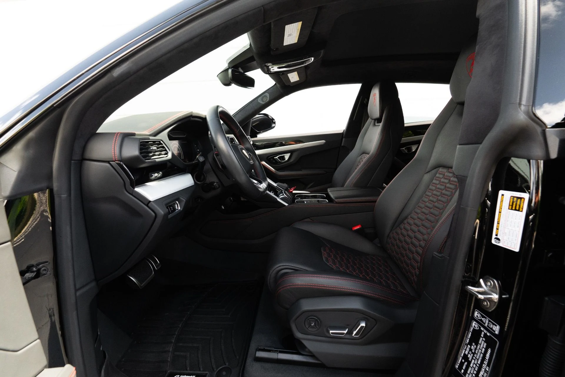 mph051_3700299937_Used_2020_Lamborghini_Urus_1758836559_d73d21a626
