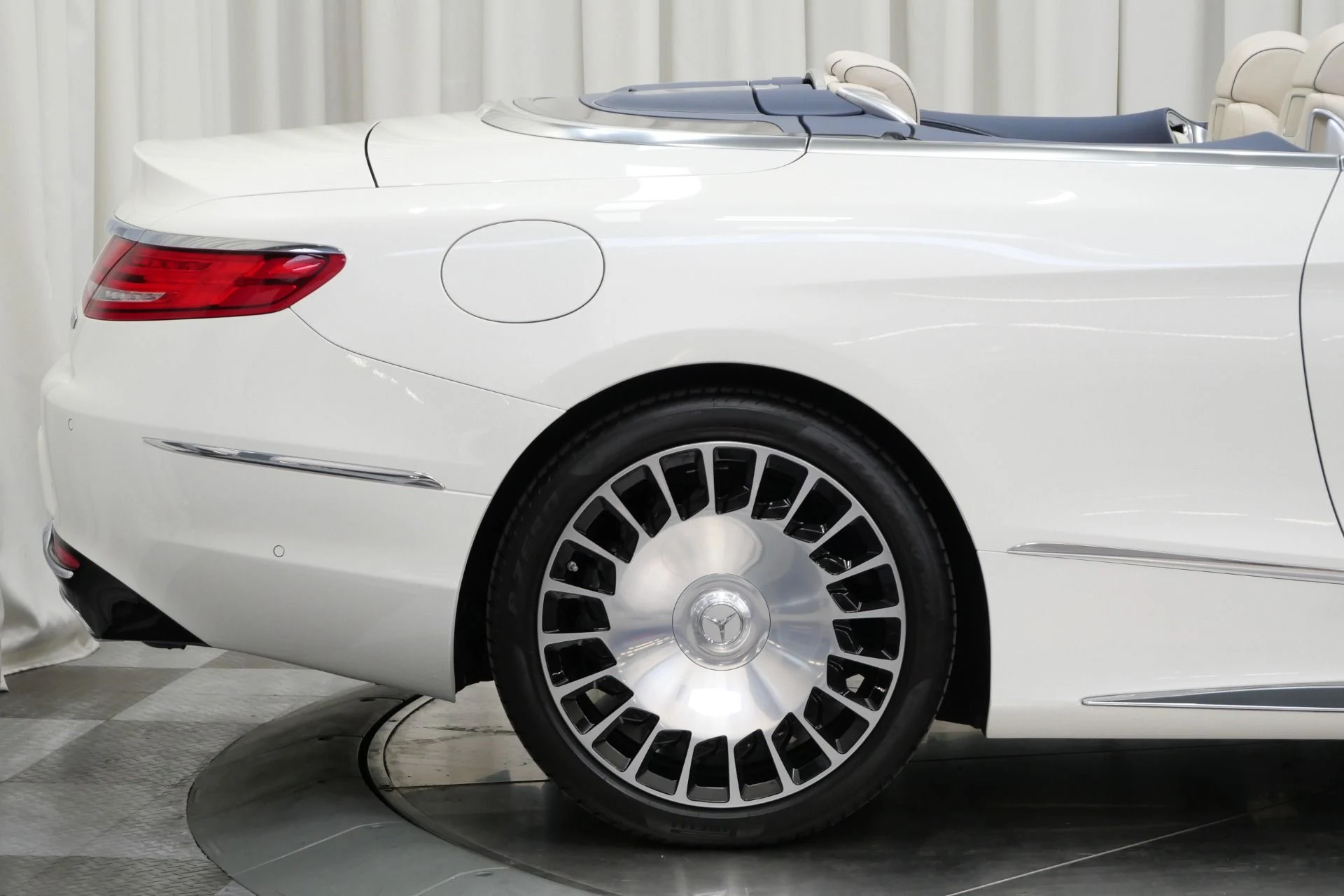 mph051_3711882617_Used_2017_Mercedes_Benz_Mercedes_Maybach_S650_Cabriolet_1758656467_97aa01e32b