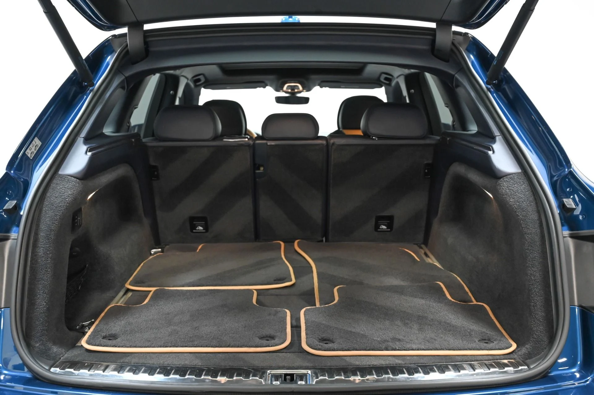 mph051_3712239265_Used_2018_Bentley_Bentayga_W12_1758835107_0a7ee12d9d