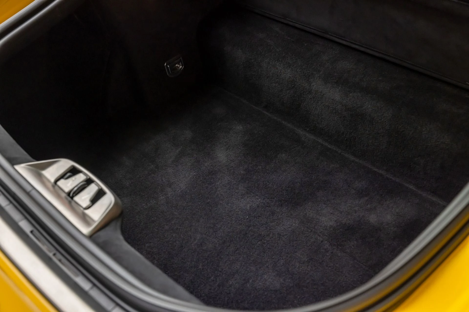 mph051_3717719400_Used_2014_Ferrari_F12berlinetta_1766171664_96d4574e5c