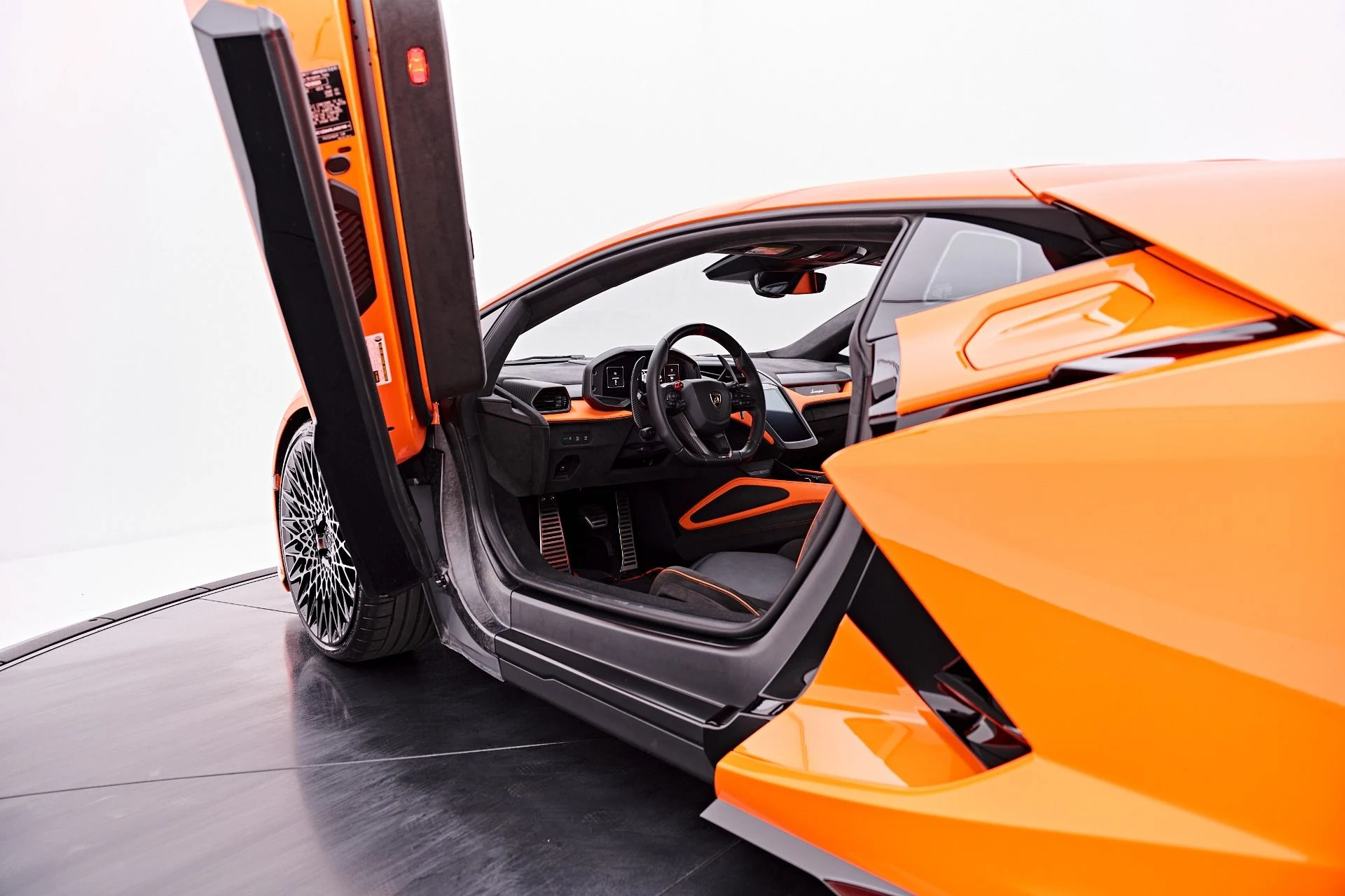 mph051_3776237399_Used_2024_Lamborghini_Revuelto_Base_1787792820_527220c71d