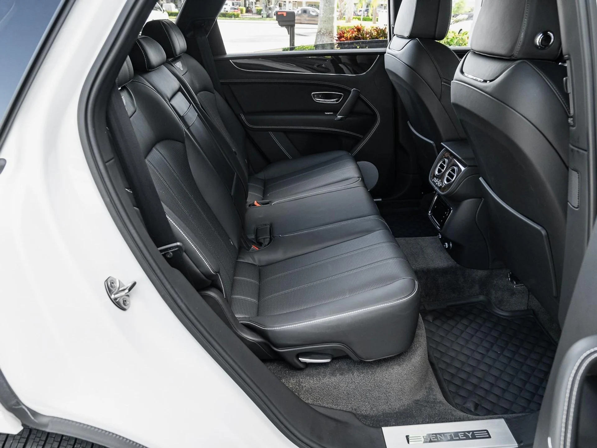 mph051_3777249288_Used_2018_Bentley_Bentayga_W12_Signature_1761171422_7790fb87cc