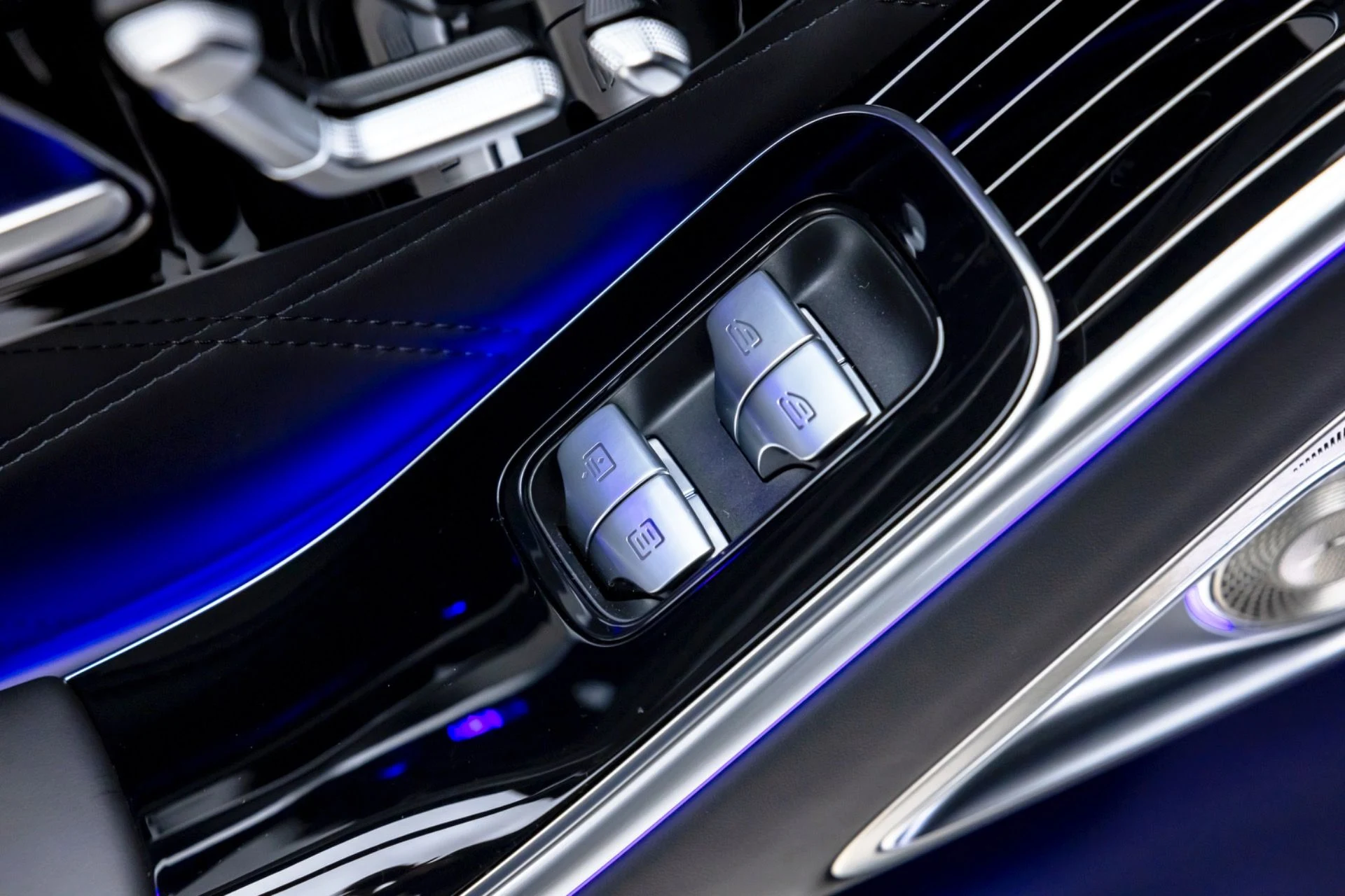 mph051_3798172461_13213_p52_l_4be3996742