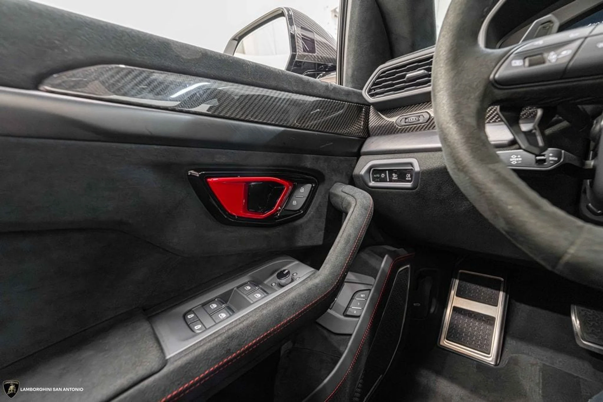 mph051_381047100_8dcac650539bfe408068573c8053f023x_a750f17daa