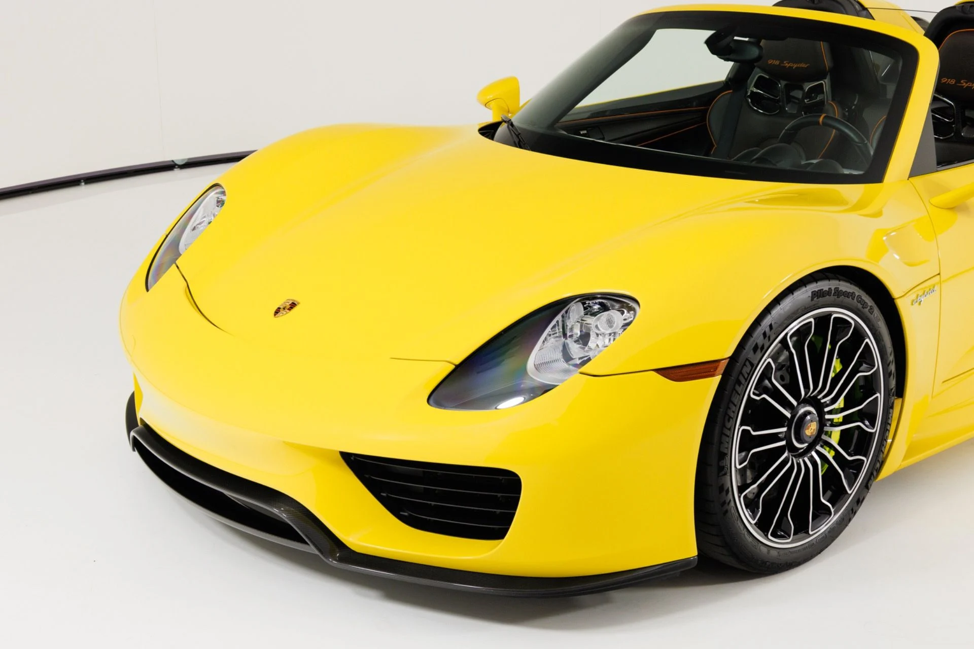 mph051_3810691978_Used_2015_Porsche_918_Spyder_1789427639_88e17536a7