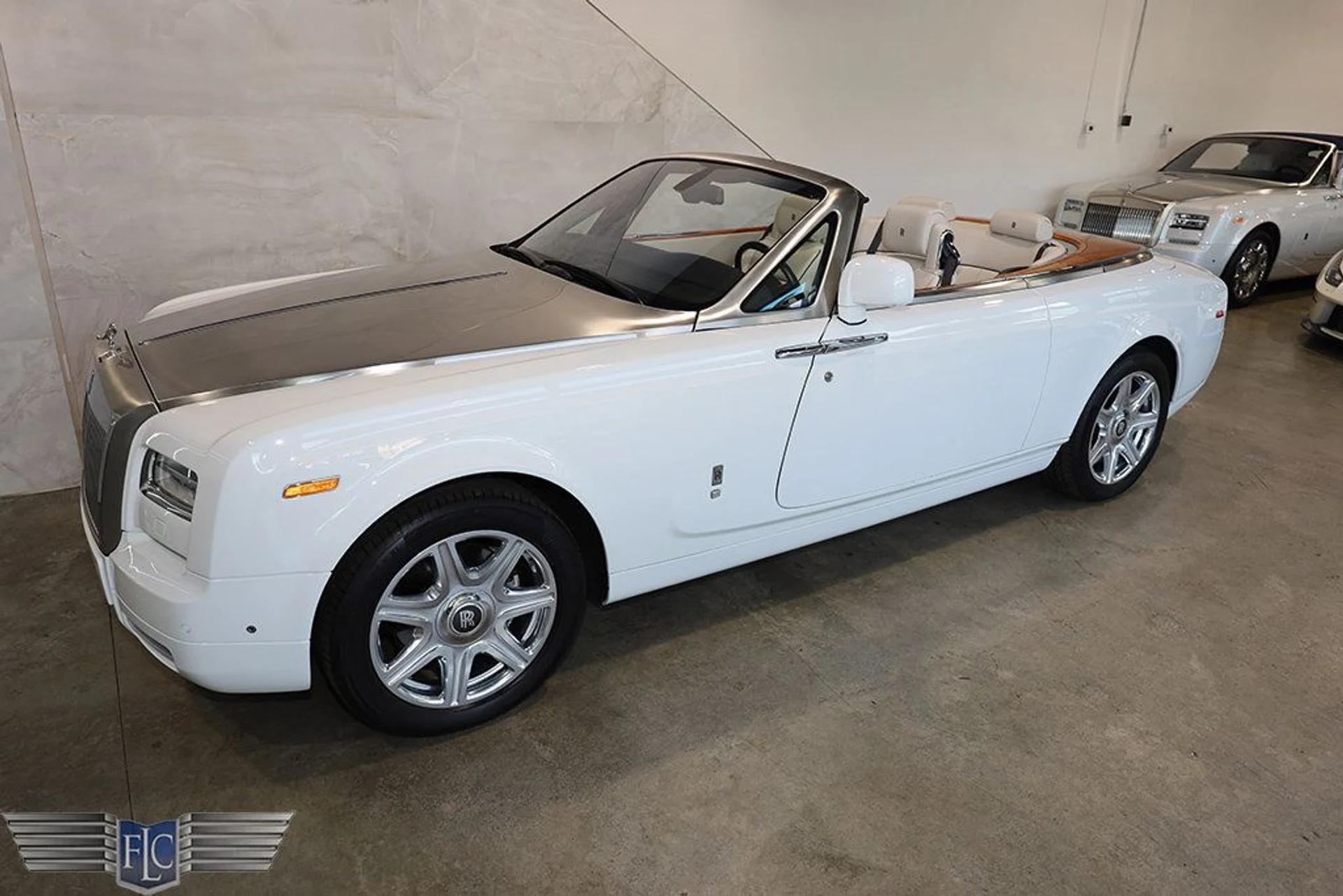 mph051_3834019305_used_2014_rolls_royce_phantom_drophead_coupe_9689_22941725_52_1024_dbac62cbf7