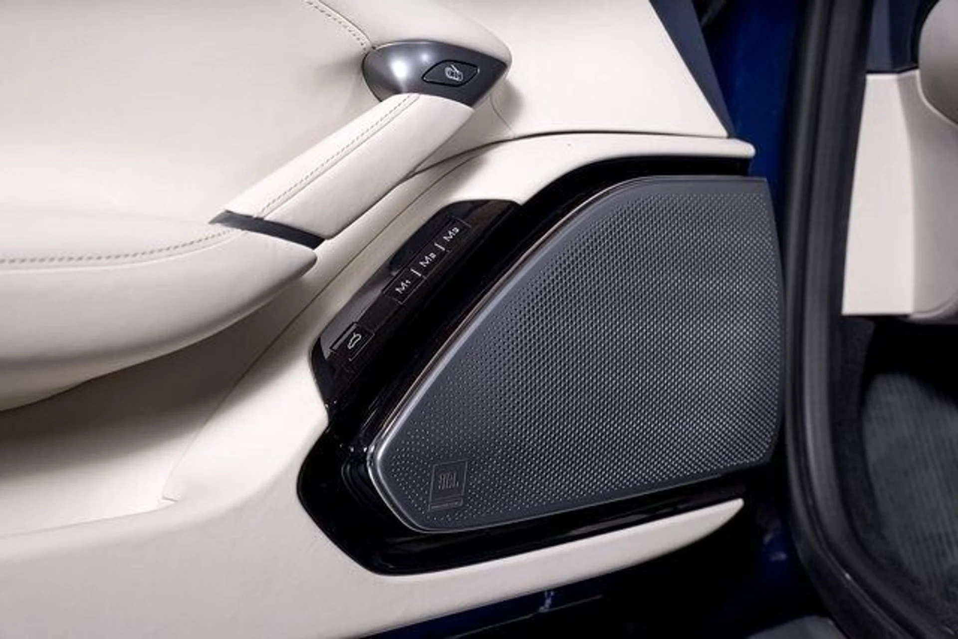 mph051_384223484_955f15721e8654646b8fded32a386607x_9f519819df