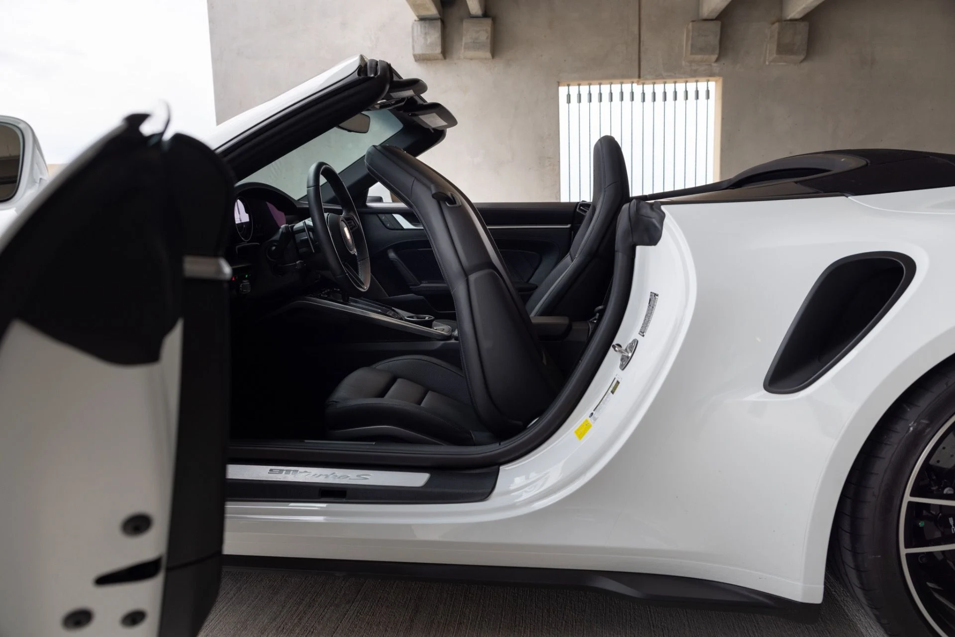 mph051_3860349173_Used_2025_Porsche_911_Turbo_S_1776200682_0cc951d211