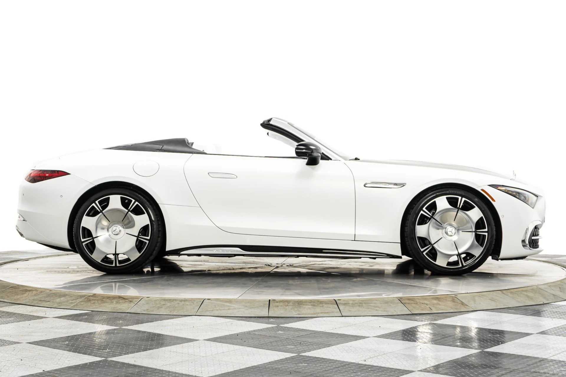 mph051_3896414645_Used_2026_Mercedes_Benz_Maybach_SL_680_Delivery_Miles_Factory_Matte_Paint_1779918409_b3ac421ac5