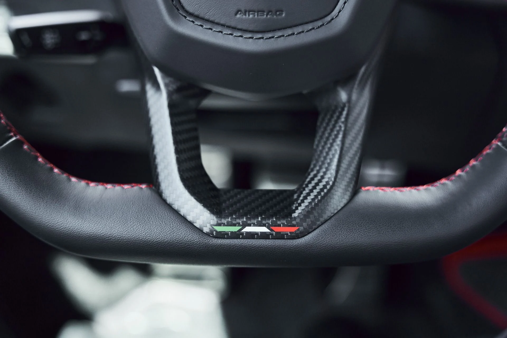 mph051_3934407909_Used_2025_Lamborghini_Revuelto_Base_1774300550_3f7a95c06a