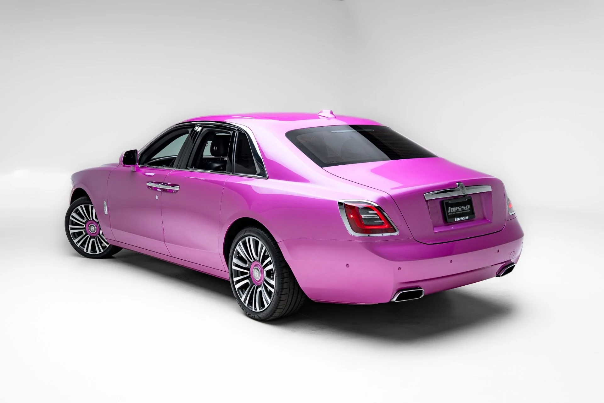 mph051_3935198915_Used_2021_Rolls_Royce_Ghost_1777047146_99f7de2654