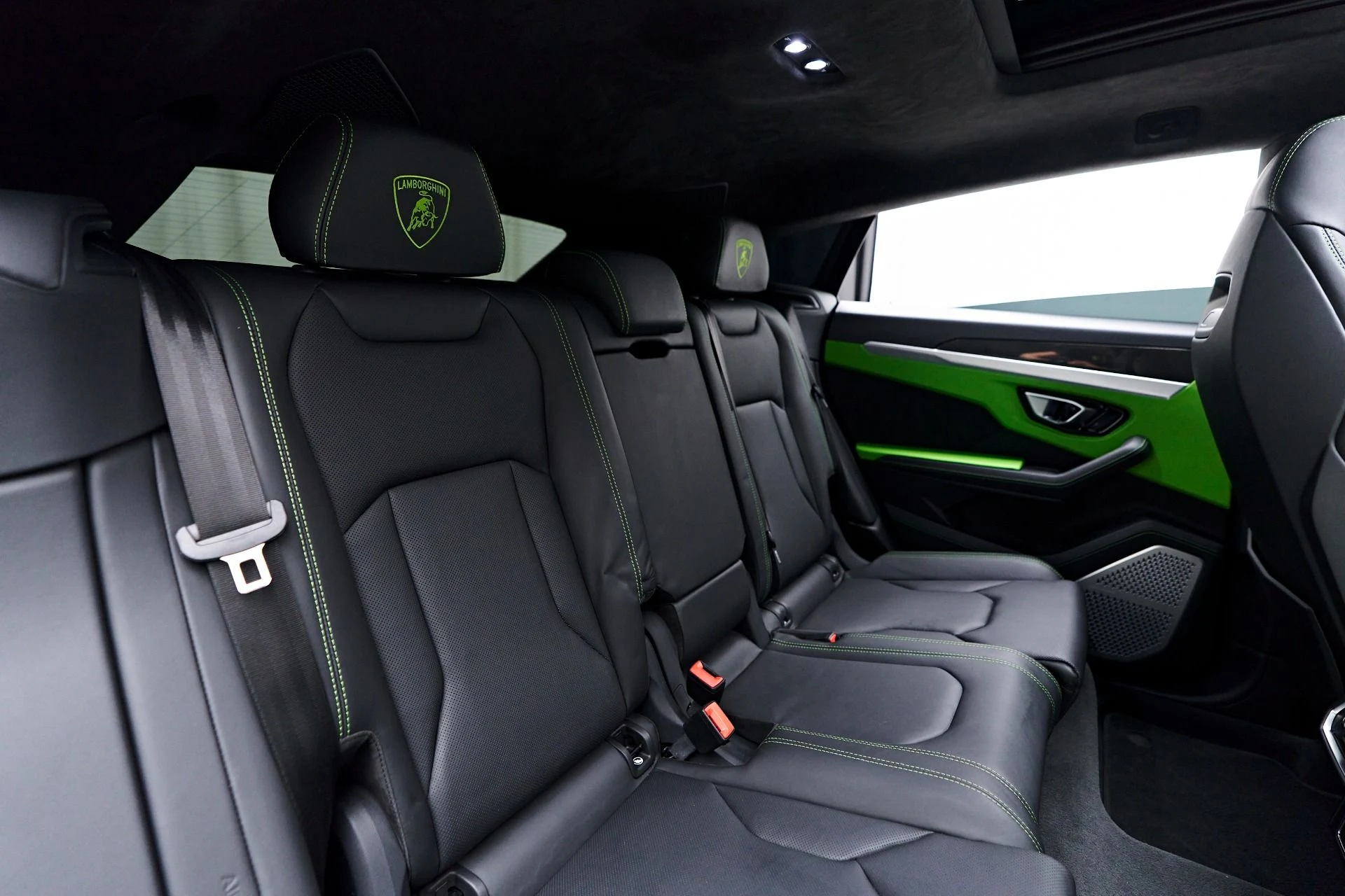 mph051_3954447098_Used_2022_Lamborghini_Urus_Base_1758404824_5c05082a54