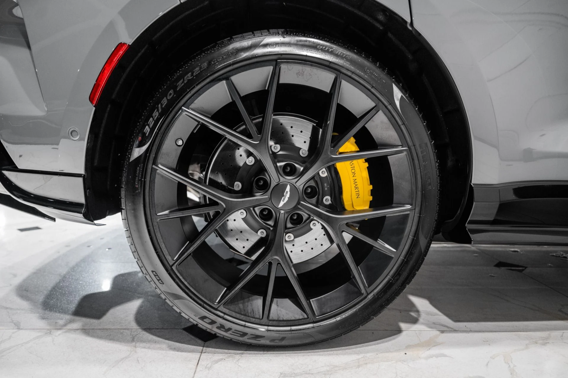mph051_3954714310_New_2026_Aston_Martin_DBX_S_1778681702_7ffcf30e68