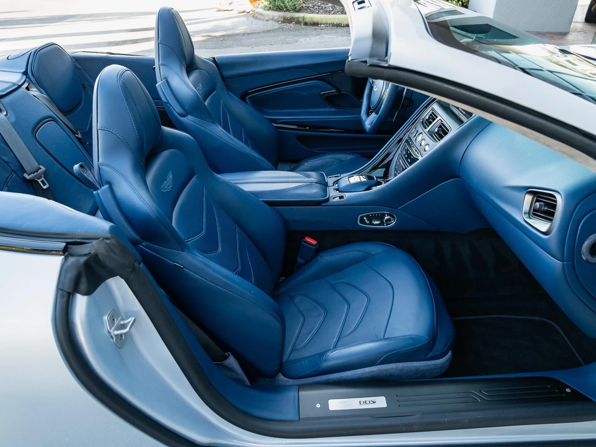 mph051_3966590795_Used_2020_Aston_Martin_DBS_Superleggera_1764795985_22200b6433