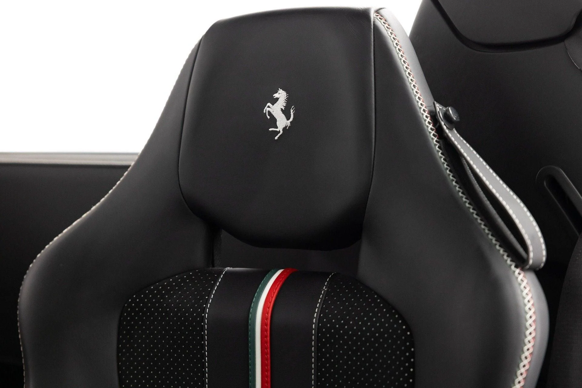 mph051_397668539_Used_2022_Ferrari_F8_Spider_1789652712_4be506ea1e