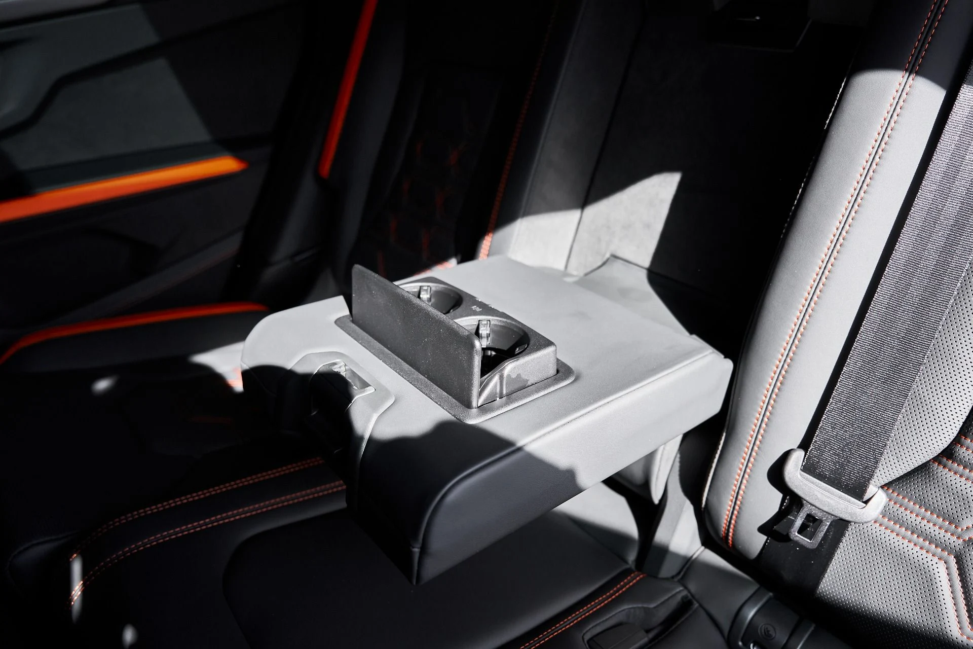 mph051_3982172803_Used_2025_Lamborghini_Urus_SE_1770086503_ef83116962