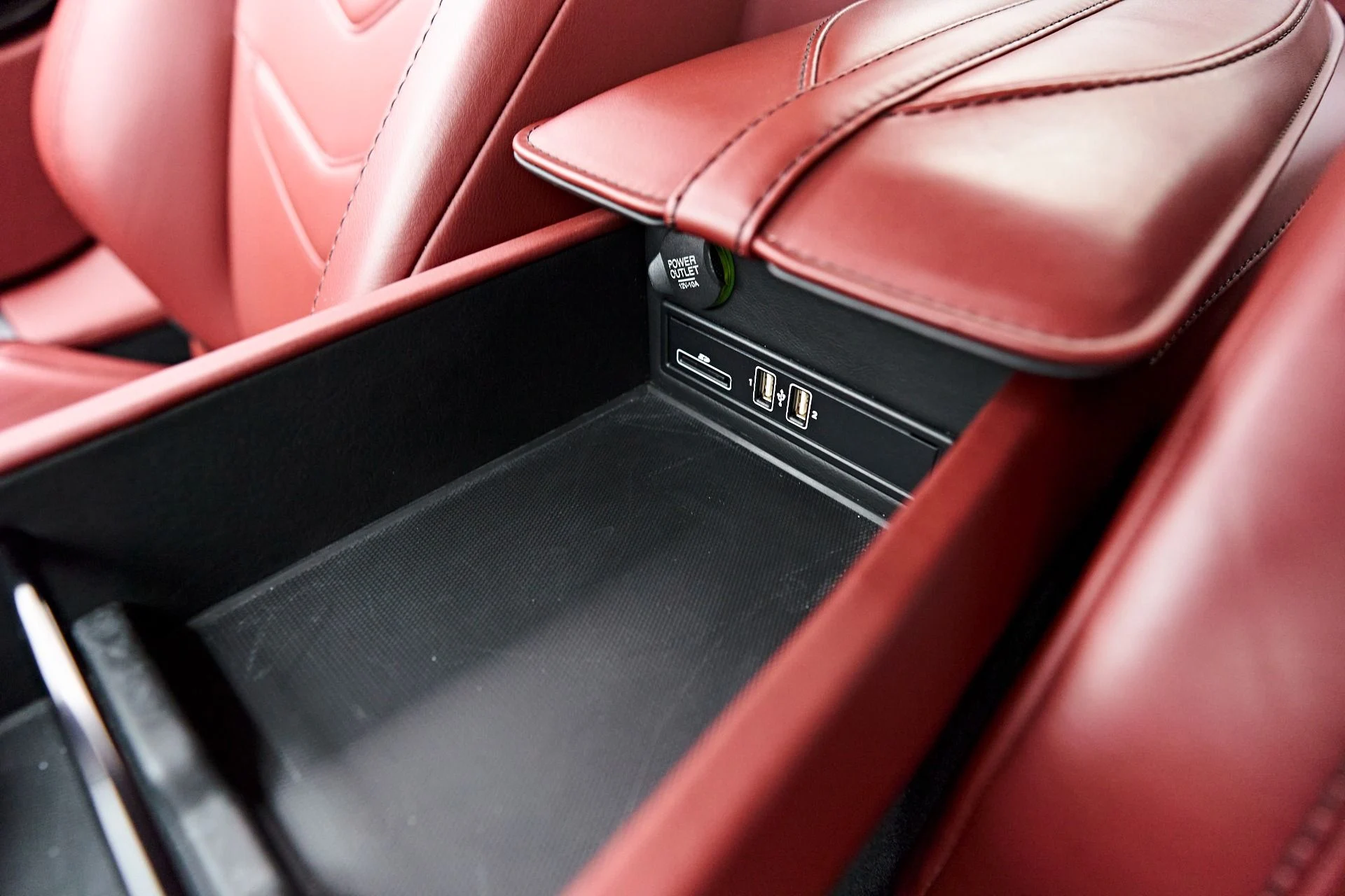 mph051_3984685844_Used_2021_Aston_Martin_DBS_Superleggera_1720056677_8e0ef4dfb1