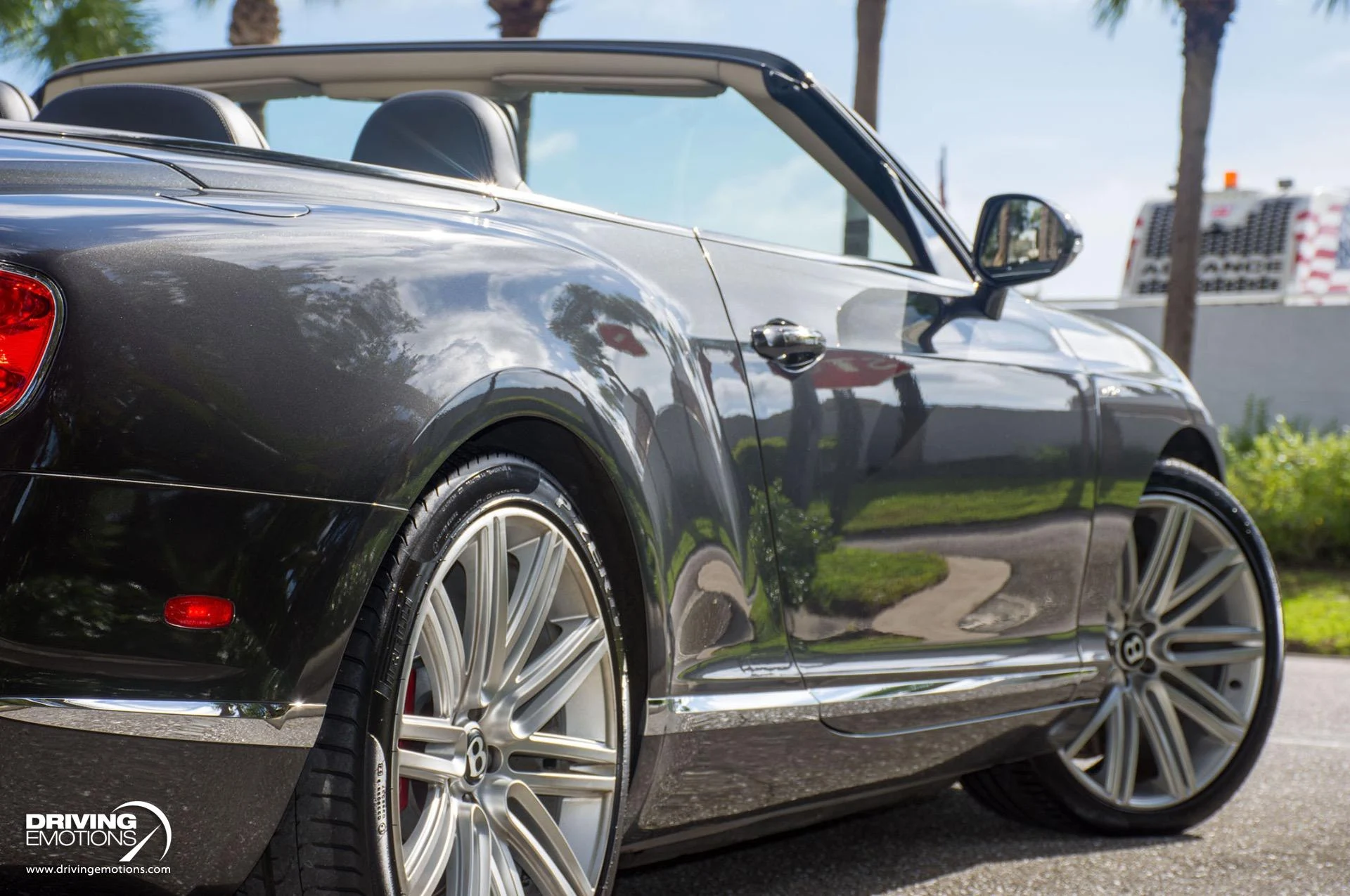 mph051_3997358869_871_p52_l_d5917044fa