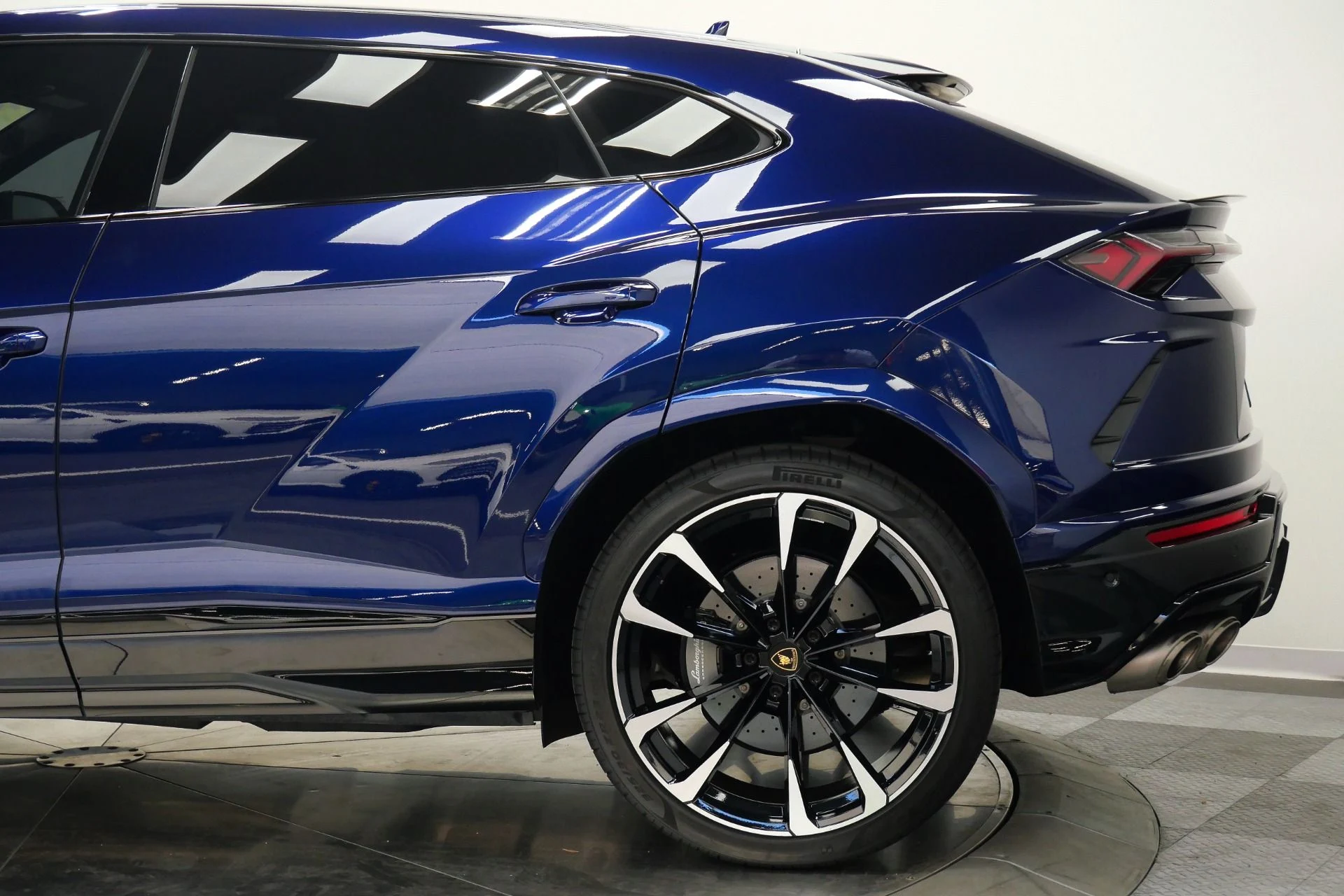 mph051_4032476681_Used_2022_Lamborghini_Urus_23_Inch_Wheels_Two_Tone_Interior_Bang_and_Olufsen_Audio_1775677581_8d4a16d477