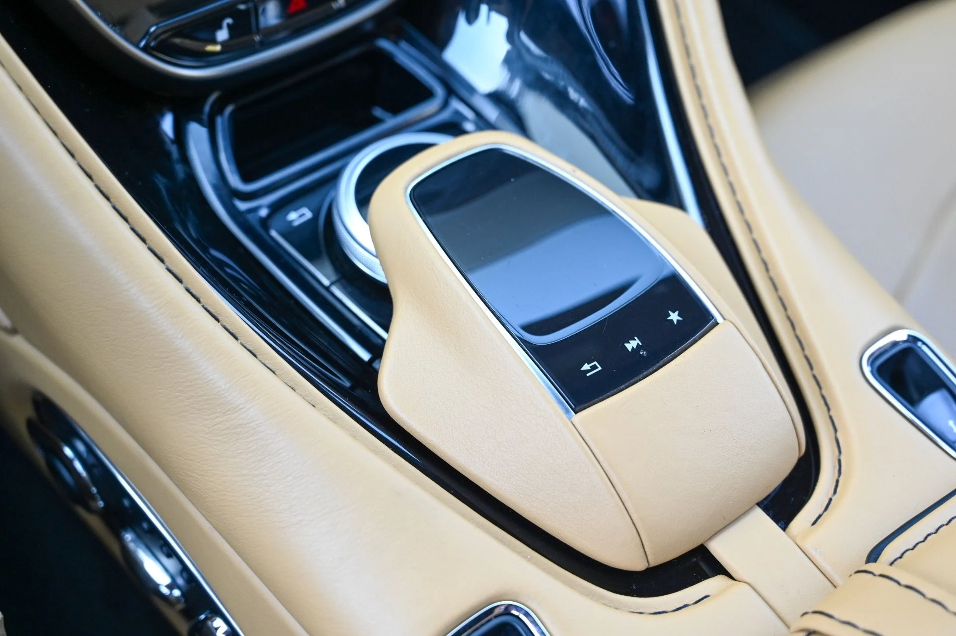 mph051_4048090428_Used_2020_Aston_Martin_DBS_Superleggera_1708981942_93dca47648