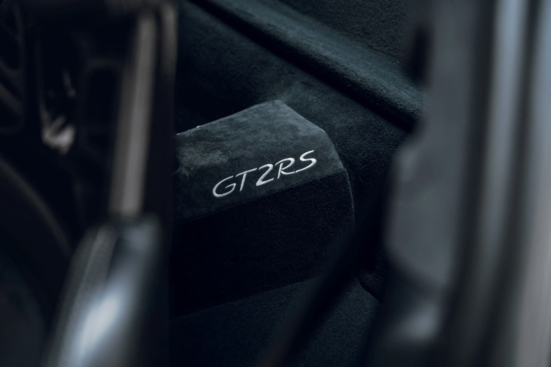 mph051_4049375271_Used_2018_Porsche_911_GT_2_RS_1783012773_44cc77df86