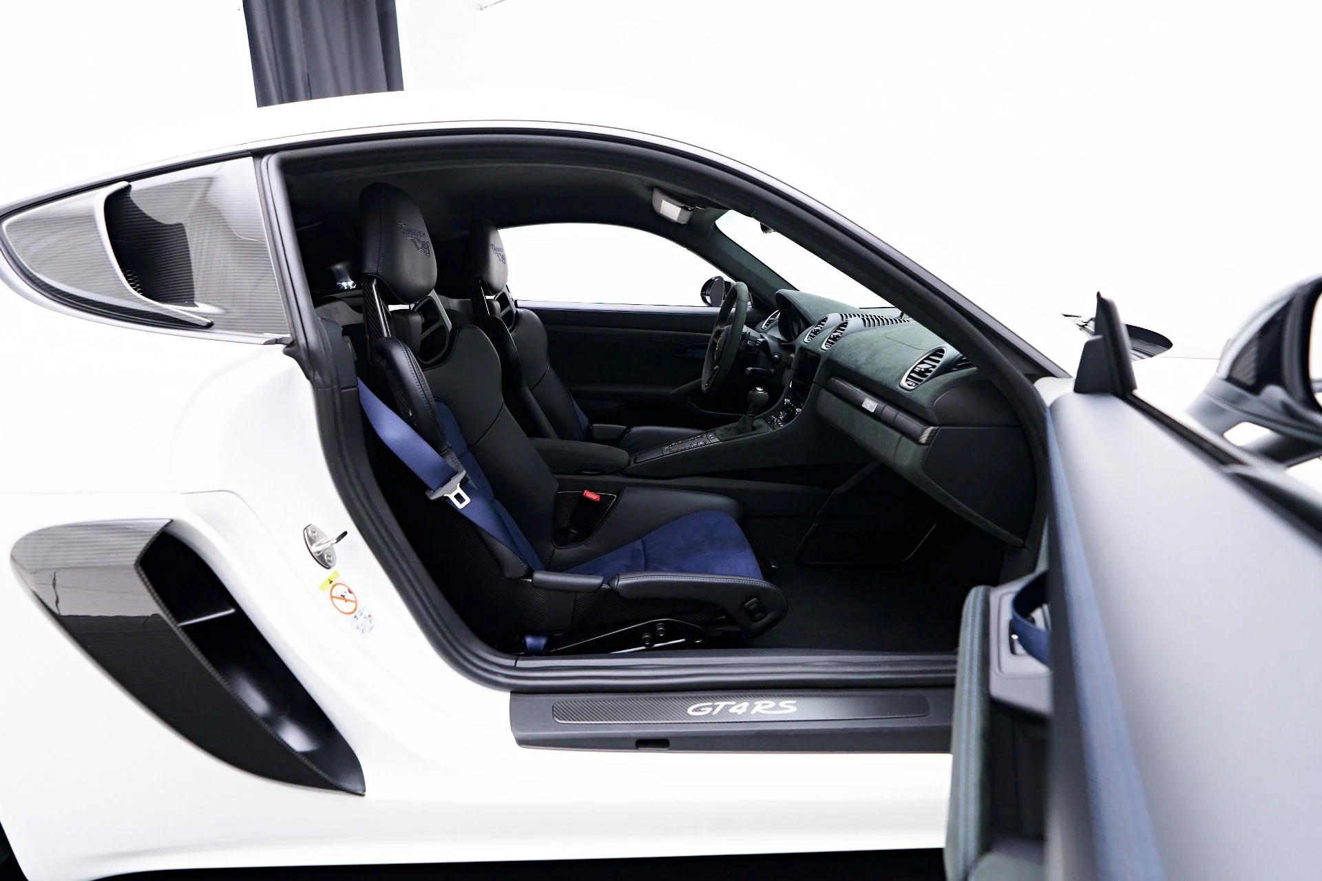 mph051_4083404674_Used_2025_Porsche_718_Cayman_GT_4_RS_1754674090_073fd989ad