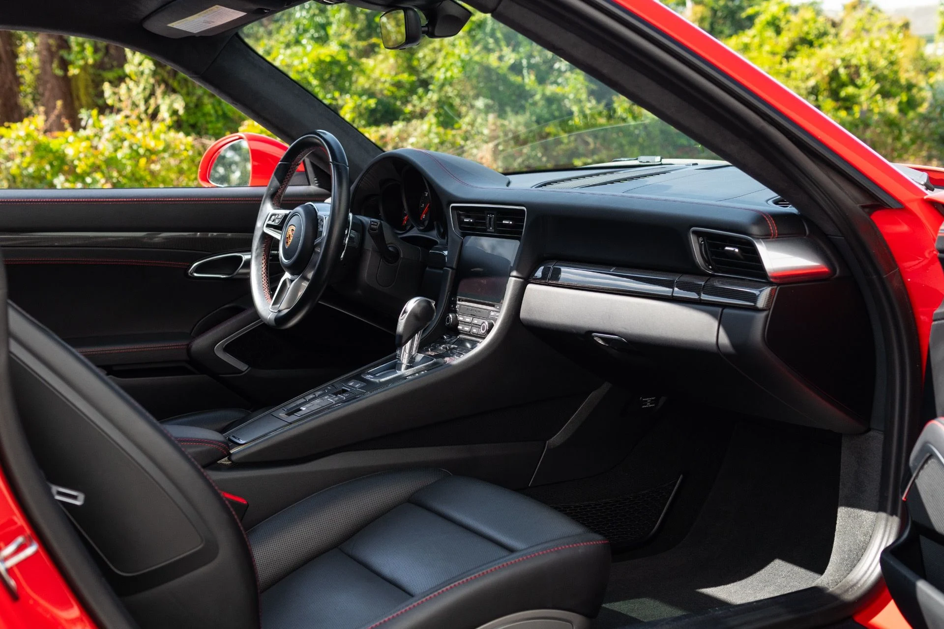 mph051_4100433212_Used_2019_Porsche_911_Carrera_4_1772073420_7a60690111