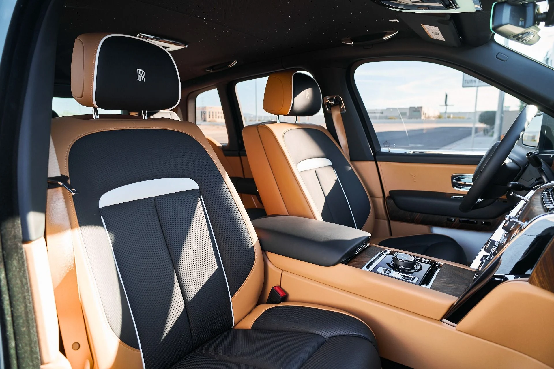 mph051_4104895716_Used_2025_Rolls_Royce_Cullinan_Base_1766020438_4b1aabf561