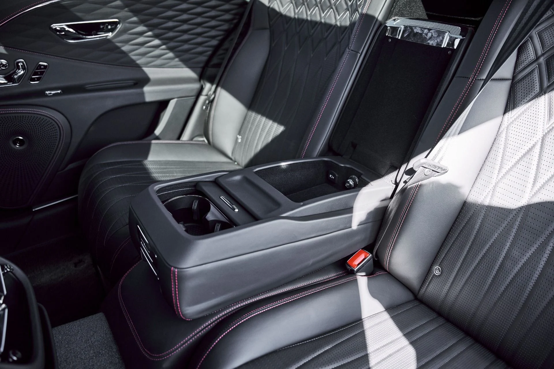 mph051_4116915951_Used_2023_Bentley_Flying_Spur_V8_1773280706_2bbfe2d277