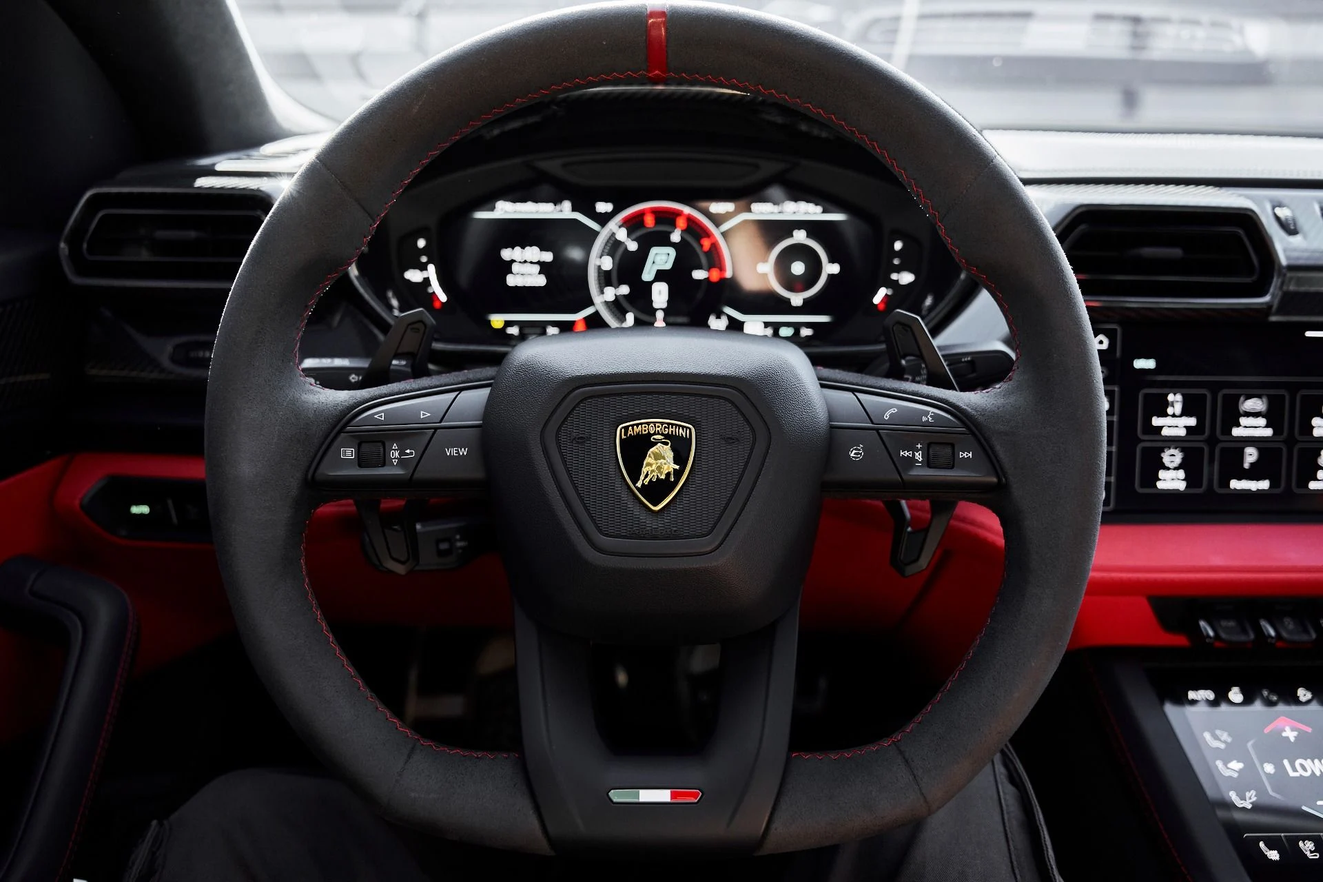 mph051_4119853443_Used_2025_Lamborghini_Urus_SE_1778289252_3011aff0a1