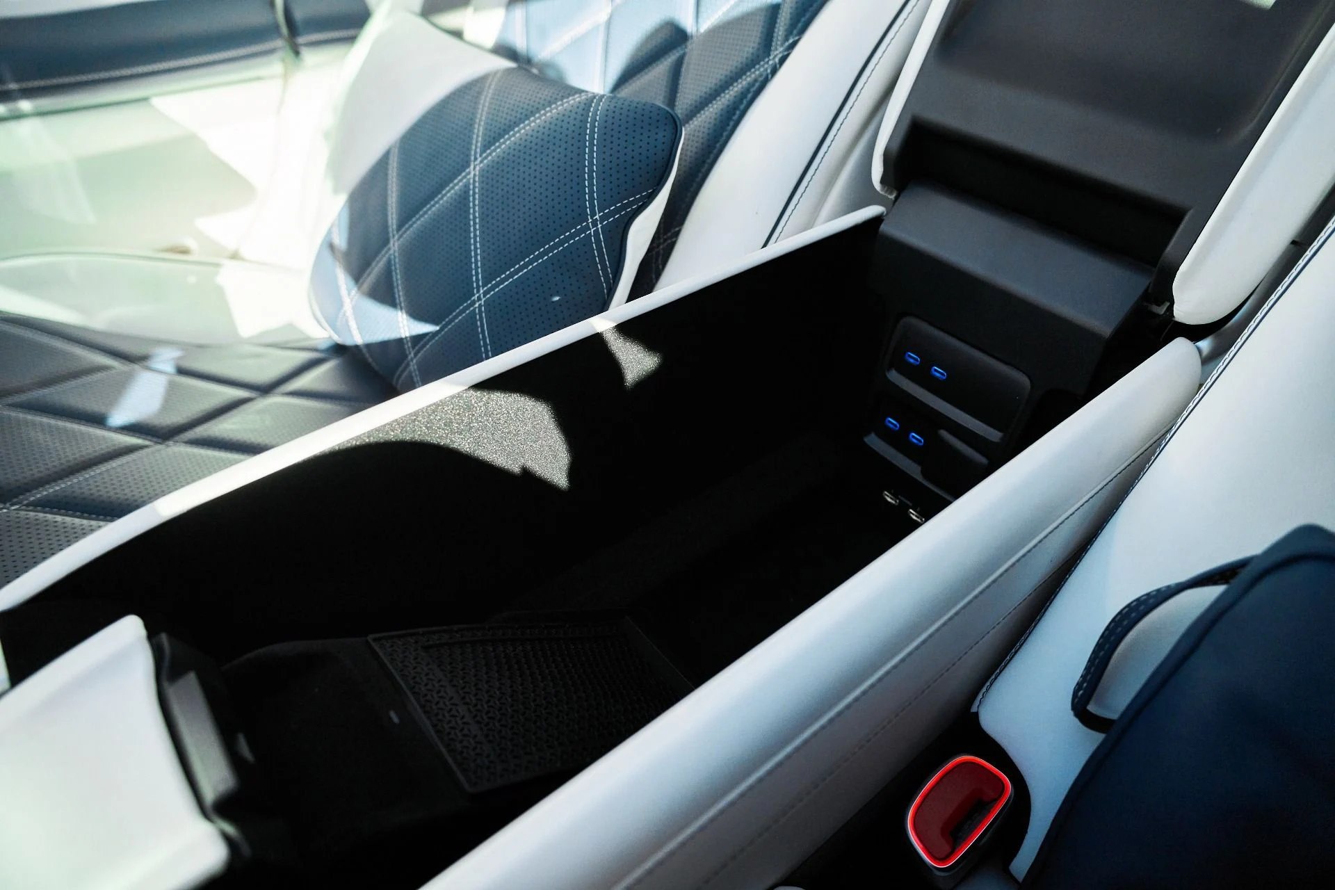 mph051_4120008272_Used_2024_Mercedes_Benz_S_Class_Maybach_S_680_1765936844_f4f41556f0