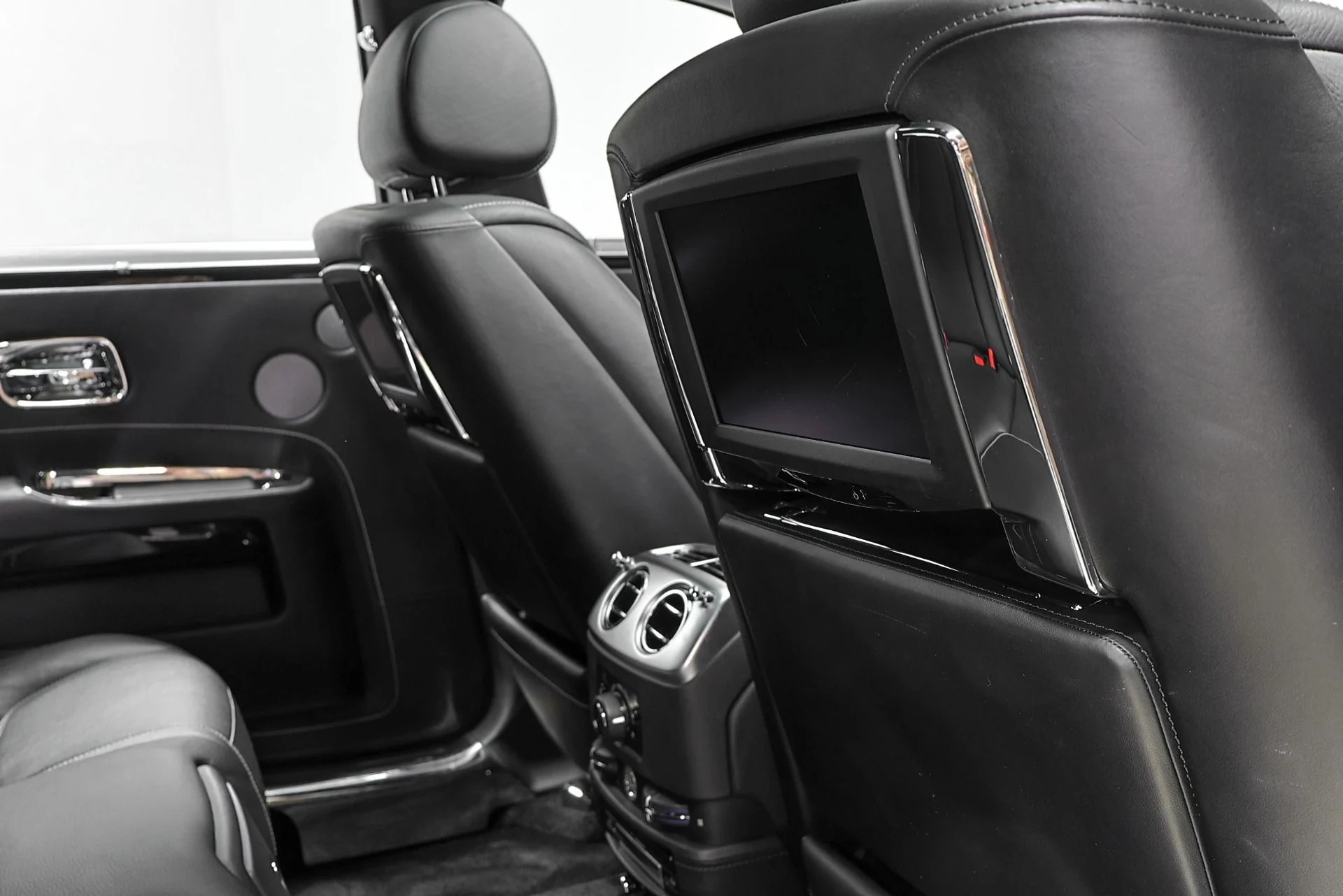 mph051_4121394126_Used_2016_Rolls_Royce_Ghost_Base_1761576592_c4a5ce5794