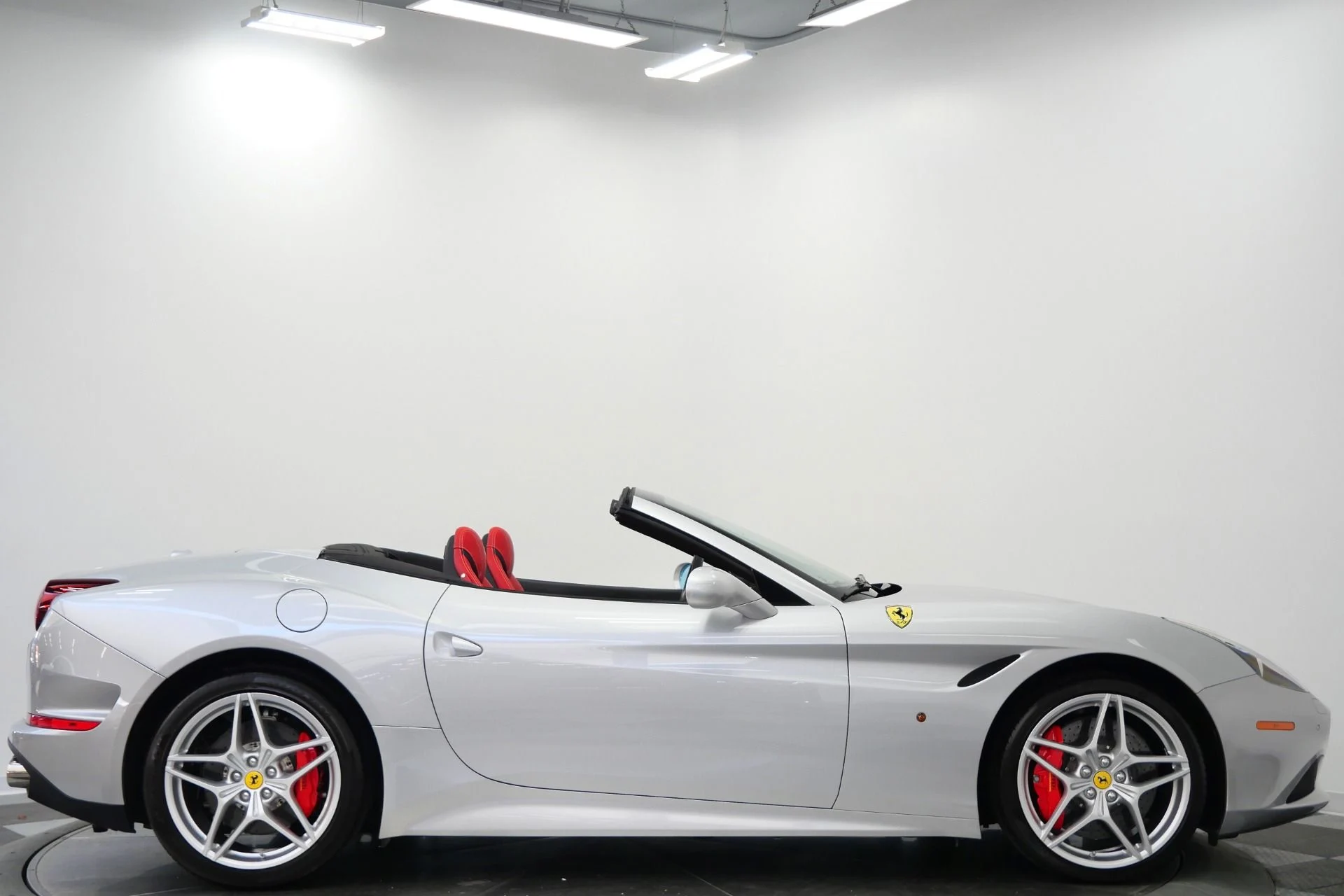 mph051_4126864892_Used_2017_Ferrari_California_T_Extremely_Low_Miles_Ventilated_Seats_Beautiful_1776794649_84c98e2d12