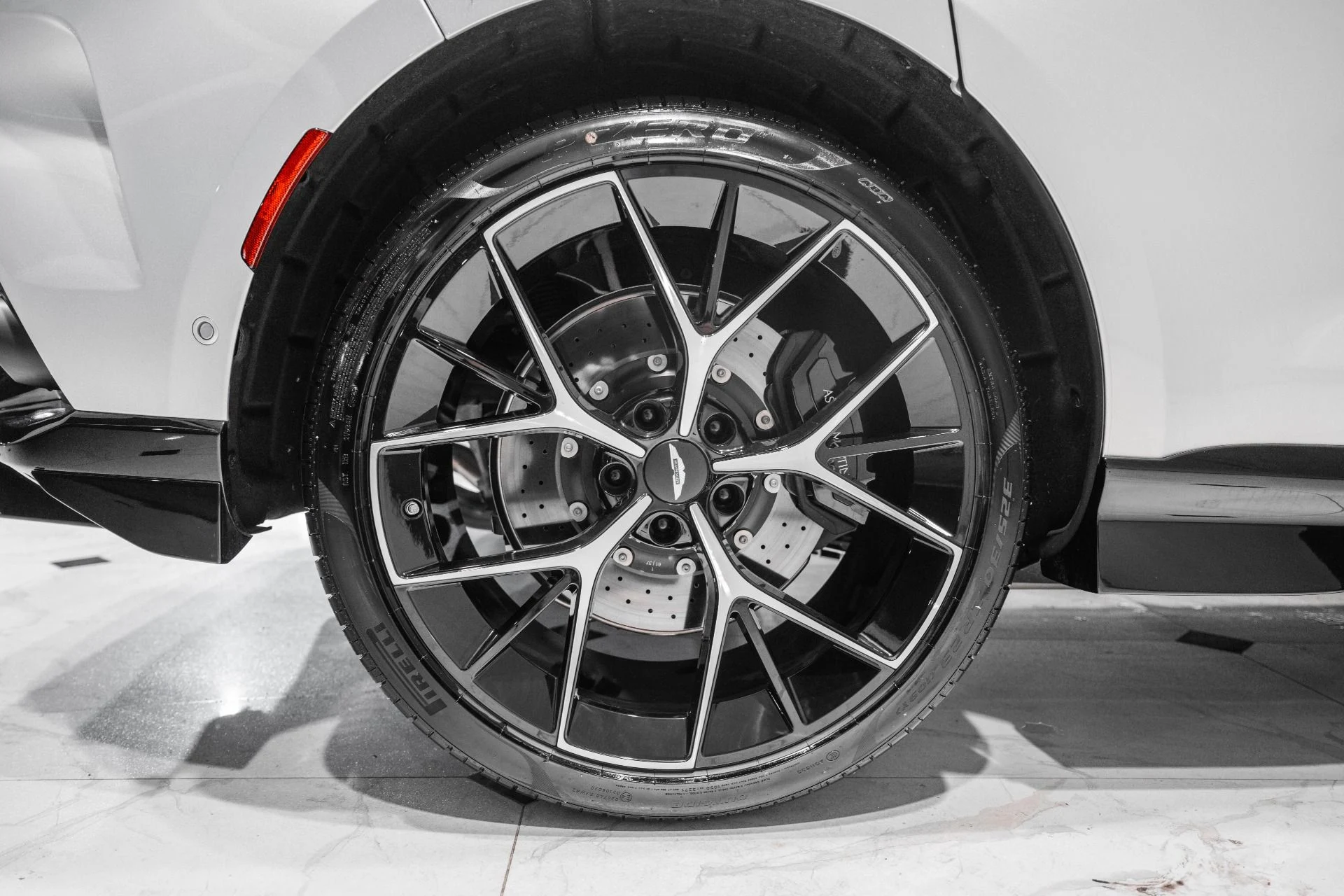 mph051_4148527059_New_2026_Aston_Martin_DBX_707_1780937763_cbebbfe1fb