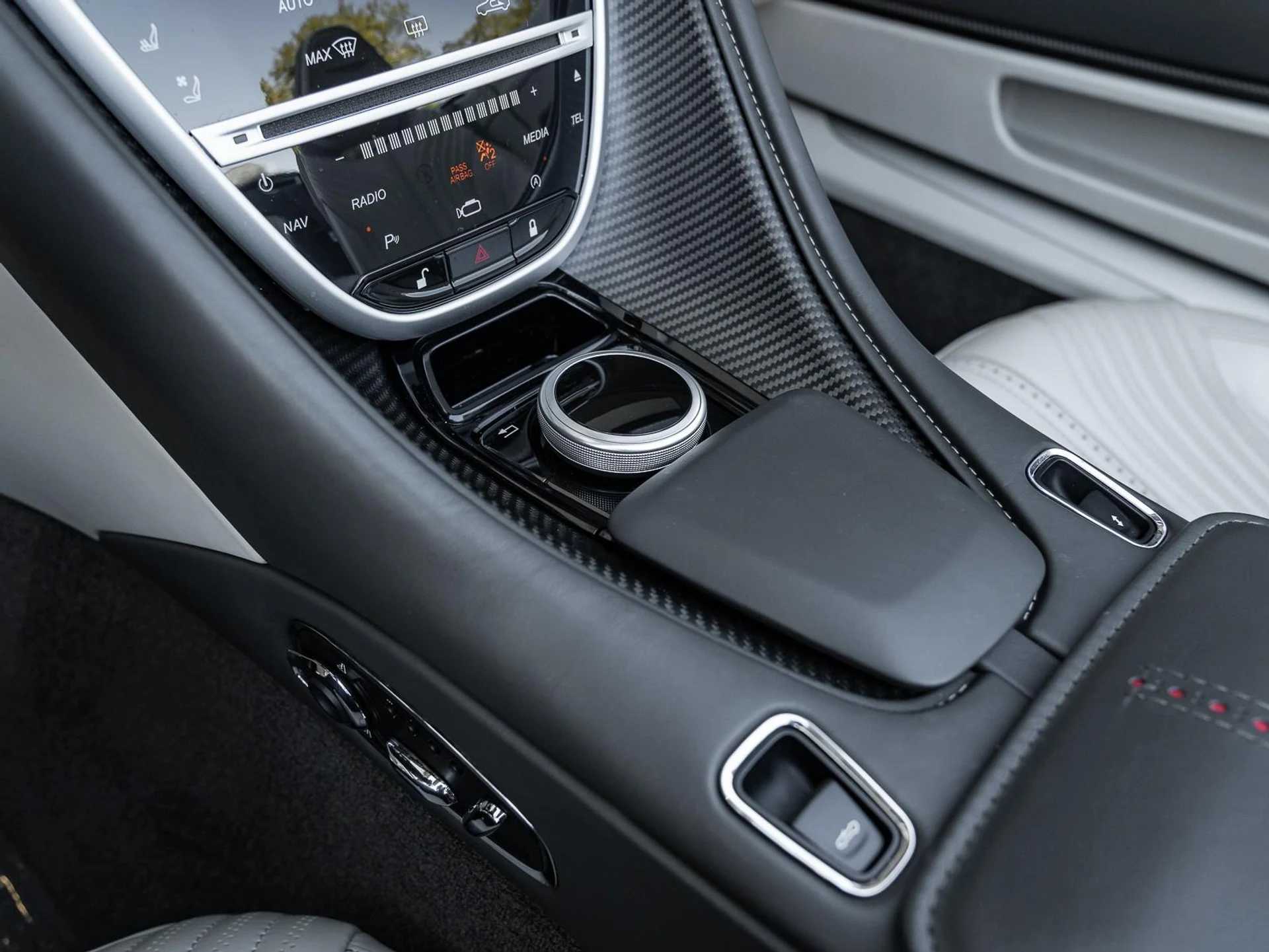 mph051_4174576190_Used_2022_Aston_Martin_DB_11_1767028124_902fdf165c