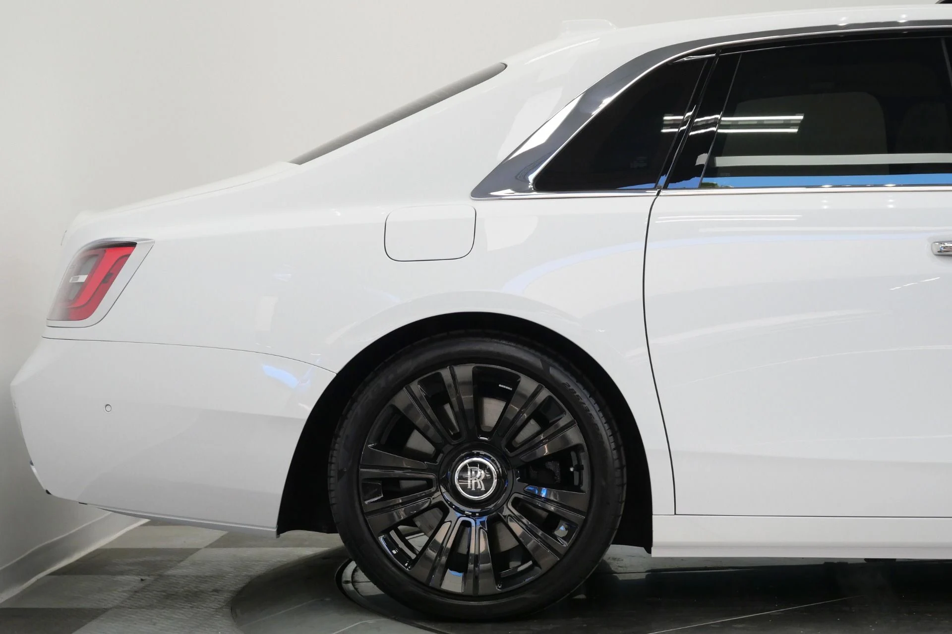 mph051_4181775604_Used_2022_Rolls_Royce_Ghost_Low_Miles_The_Ghost_Package_Bespoke_Audio_1780333725_519ae9881d