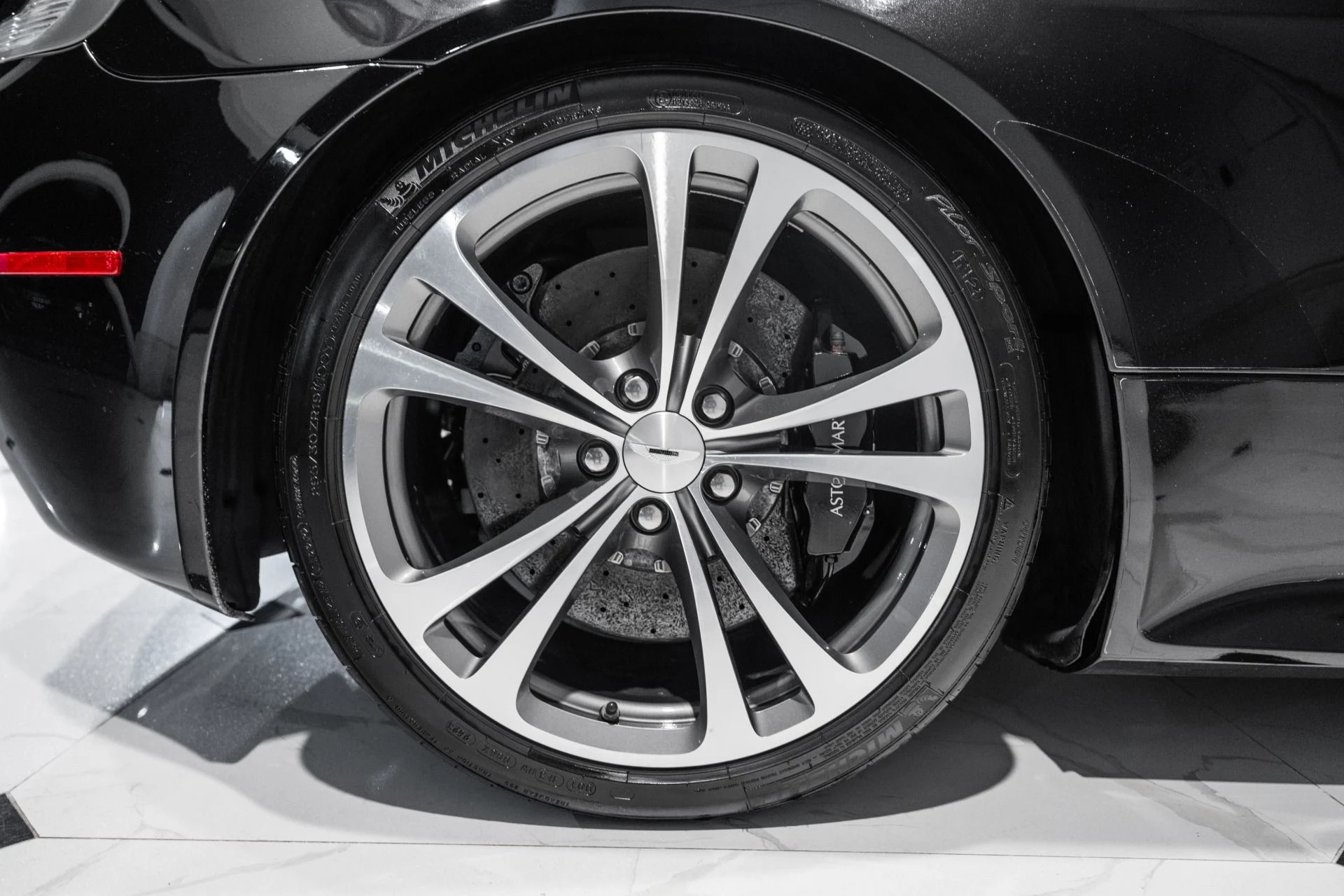 mph051_4226051073_Used_2011_Aston_Martin_V12_Vantage_1762183015_487e65b14b