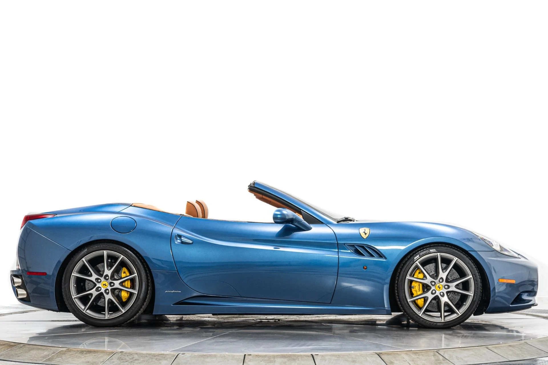 mph051_4249939375_Used_2010_Ferrari_California_1774646647_99a92e38db