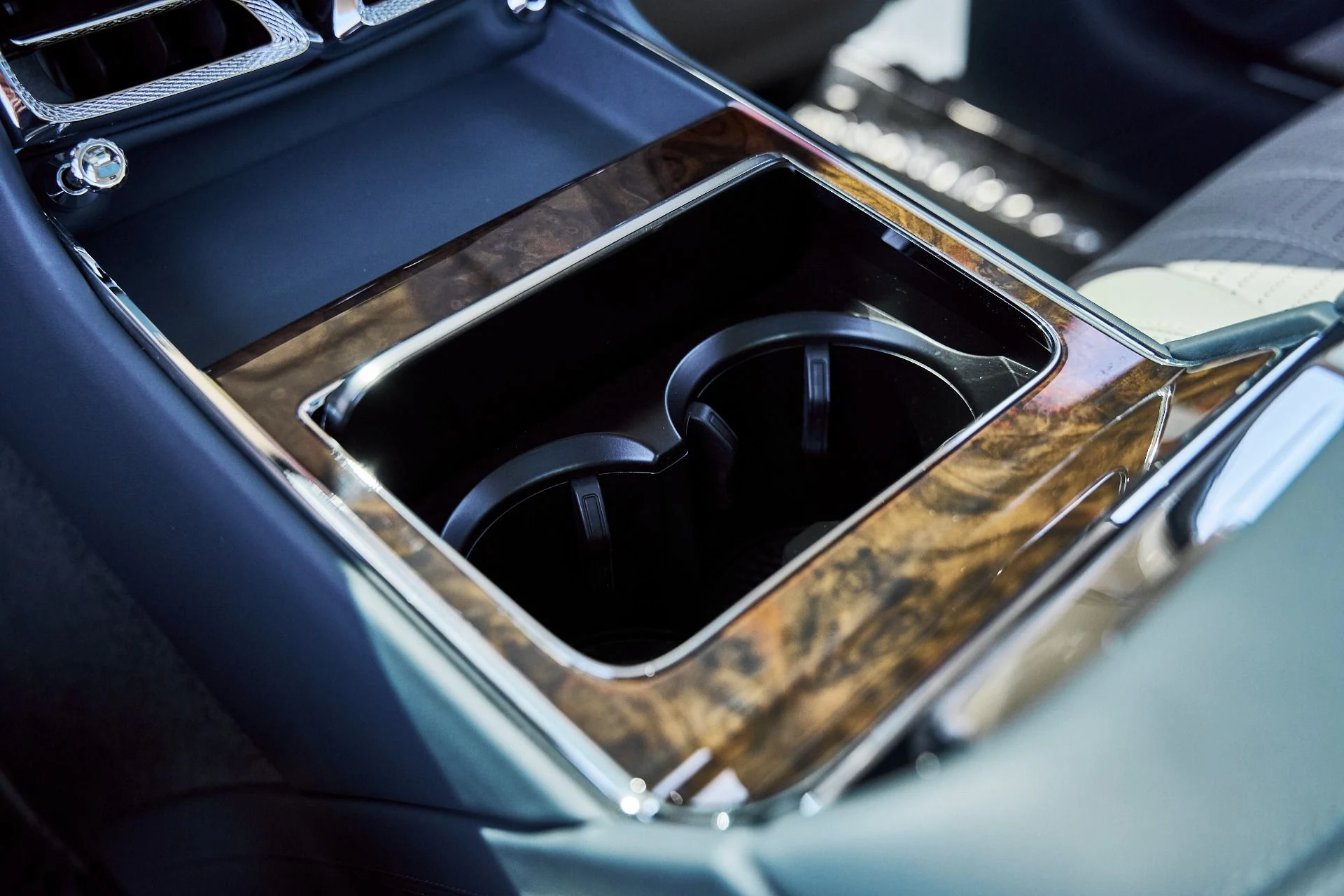 mph051_45563679_Used_2022_Bentley_Flying_Spur_W12_1781229059_06eb4dbc5b