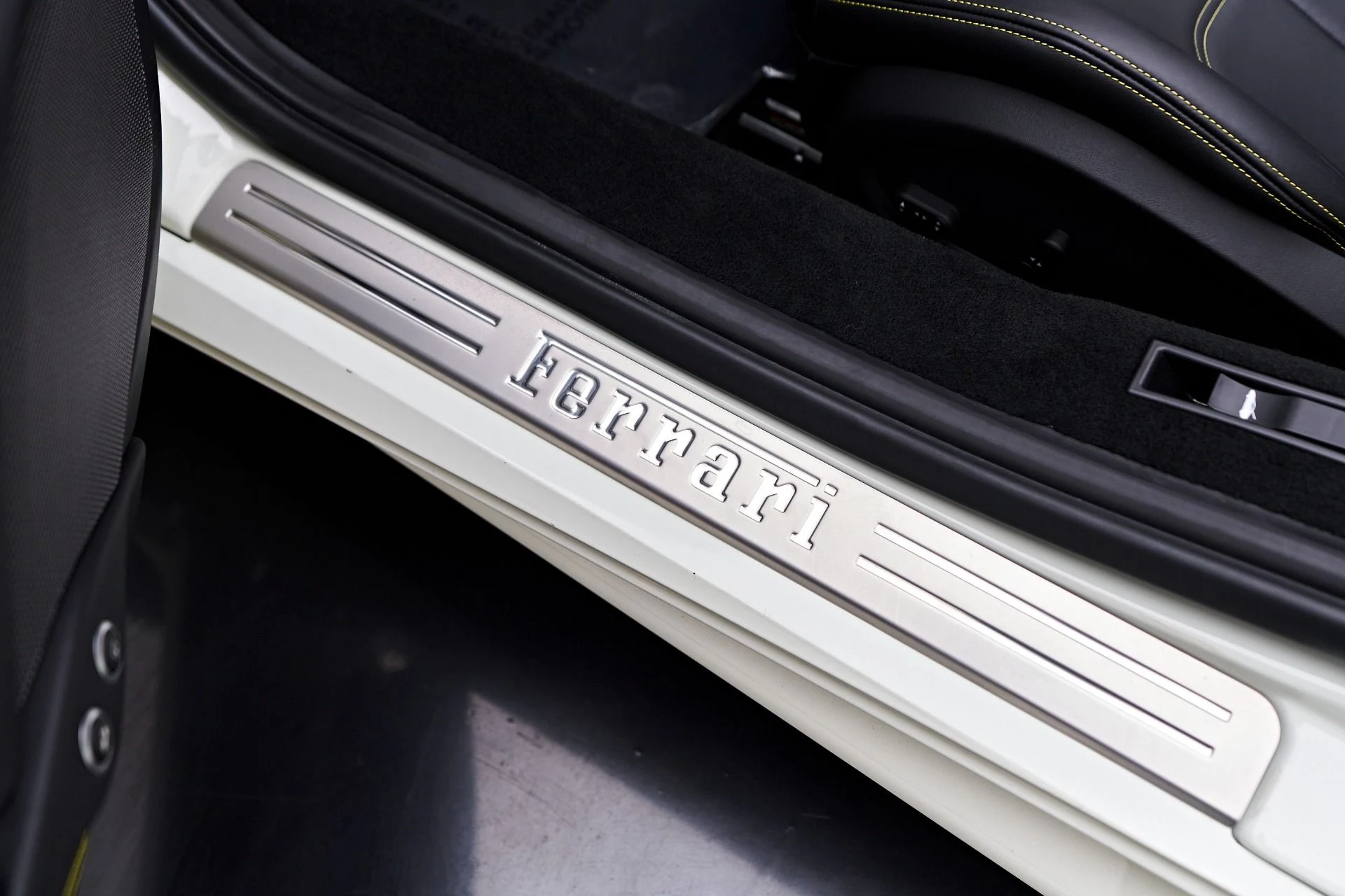 mph051_490292178_Used_2019_Ferrari_488_Spider_Base_1748546084_2c9e9e9546