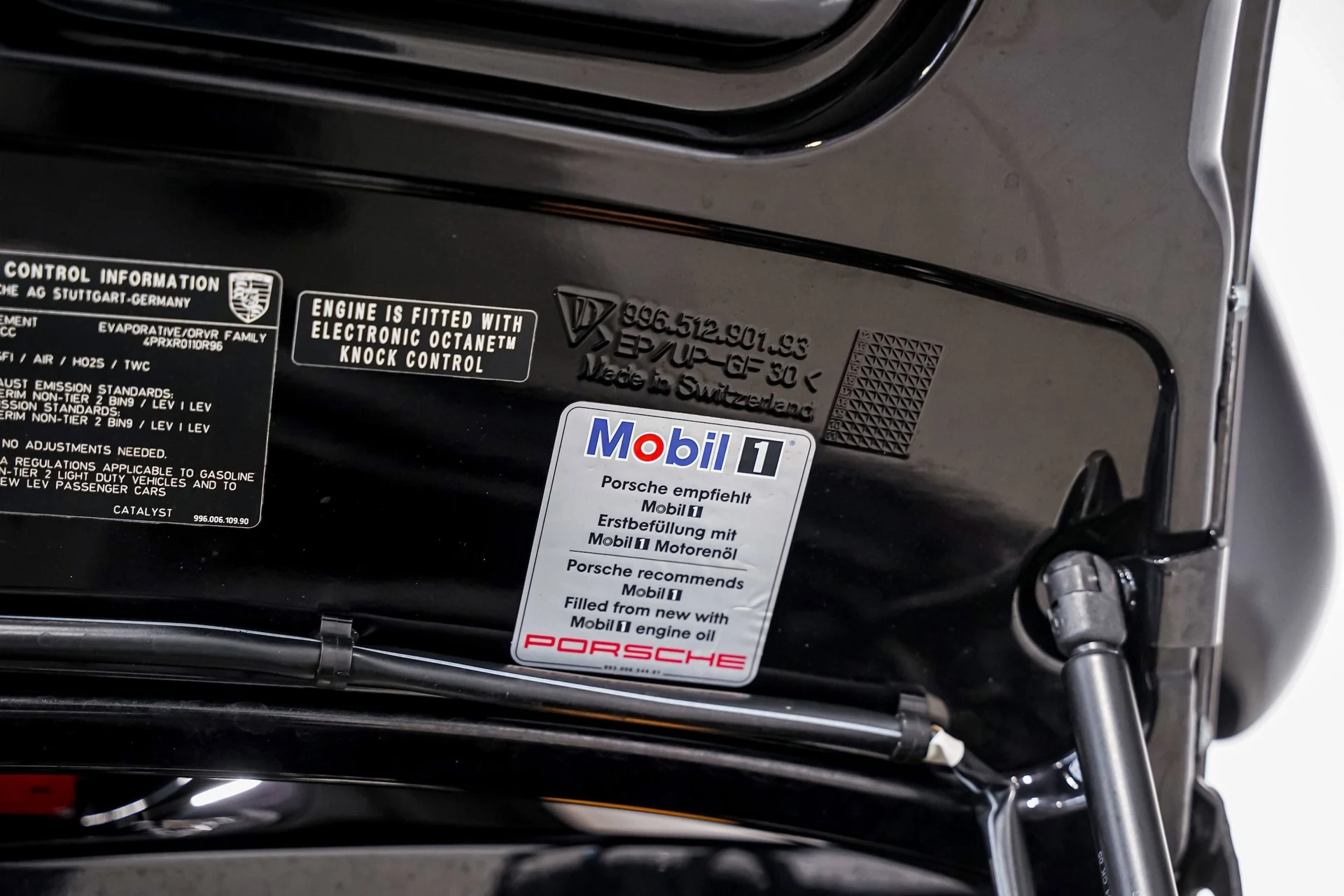 mph051_521295650_b1c5ef46801f69c32e3f3f958a41cce1x_9c881f3d5d