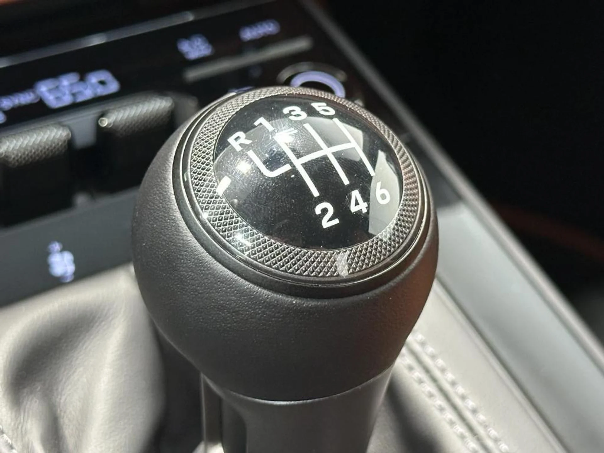 mph051_530441069_A_Ox_T42t8_B_Kr_Vc_G6_CW_7u2_Narofy0_b4e381809e