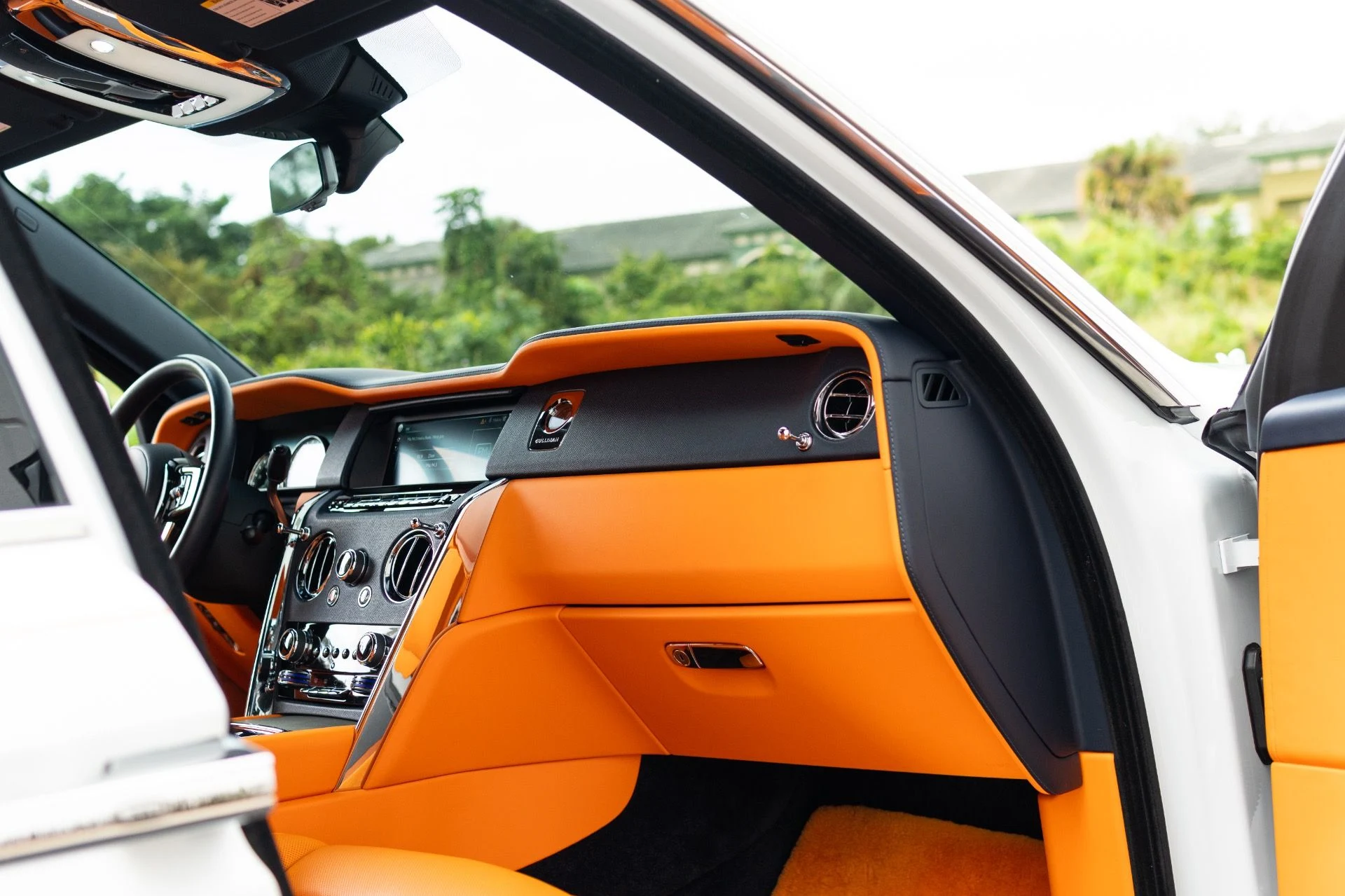 mph051_537454482_Used_2023_Rolls_Royce_Cullinan_1766776442_1c42602953