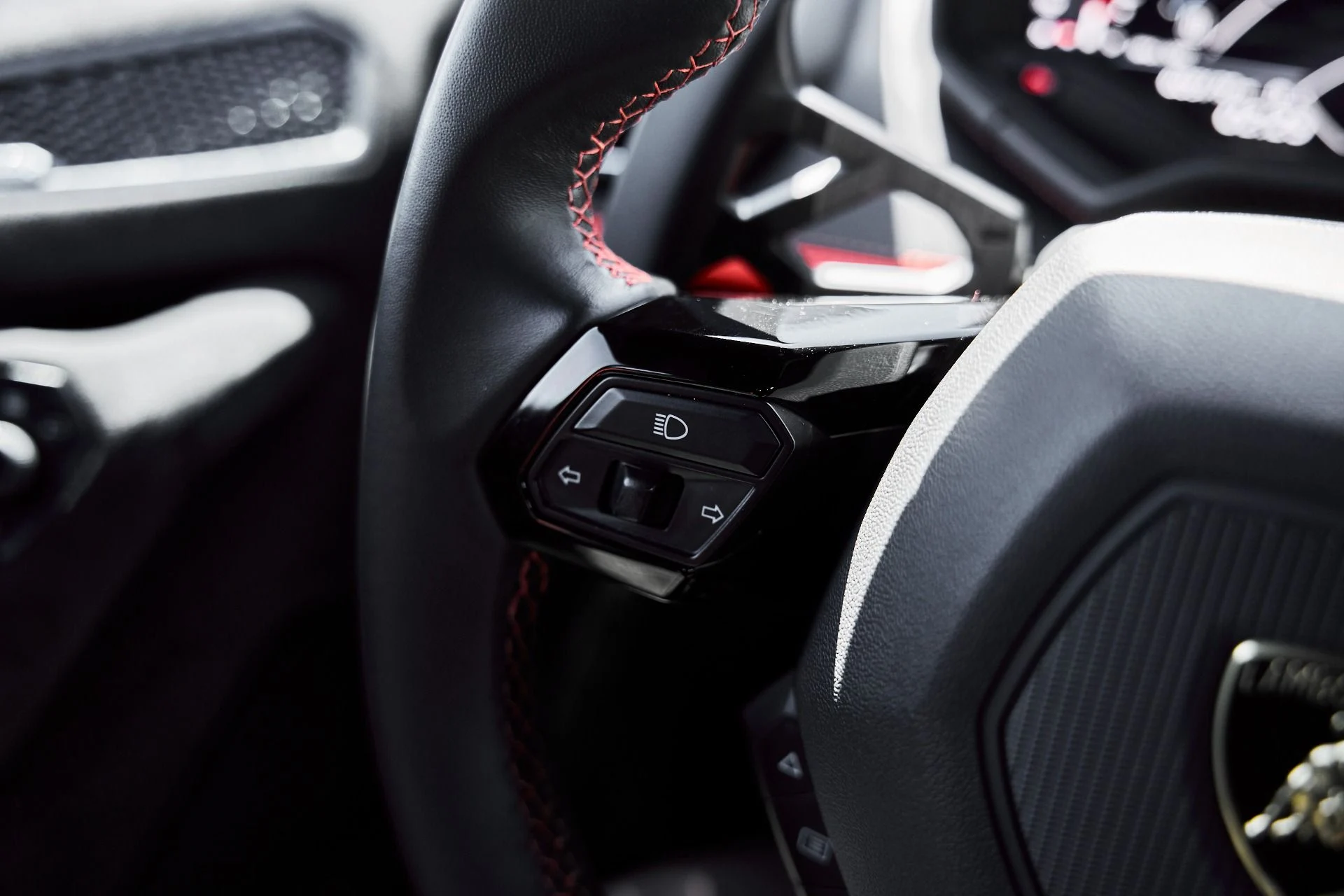 mph051_547610556_Used_2023_Lamborghini_Huracan_Tecnica_Base_1776477140_f9a5ce3f22