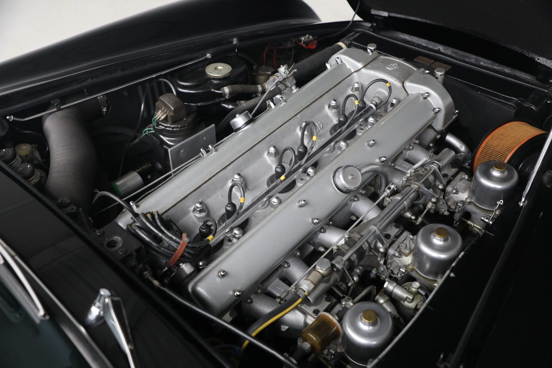 mph051_569031294_Used_1968_Aston_Martin_DB_6_1793123624_62e8da27c5