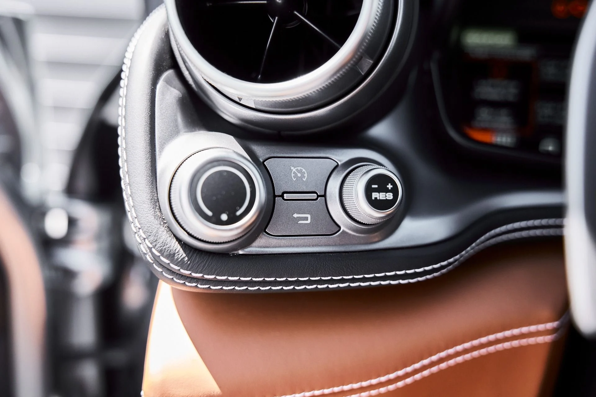 mph051_59194773_Used_2018_Ferrari_GTC_4_Lusso_V12_1775612083_5de9ae0e55